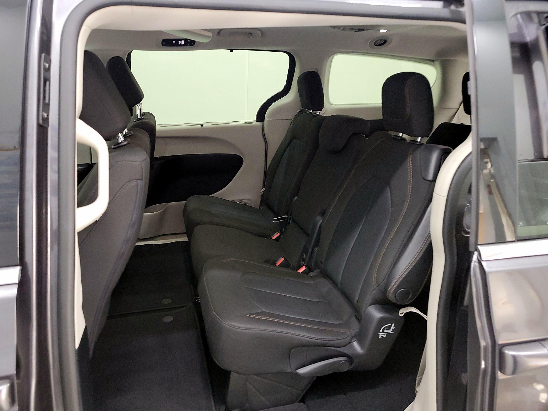 Thumbnail: 2020 Chrysler Pacifica - 20