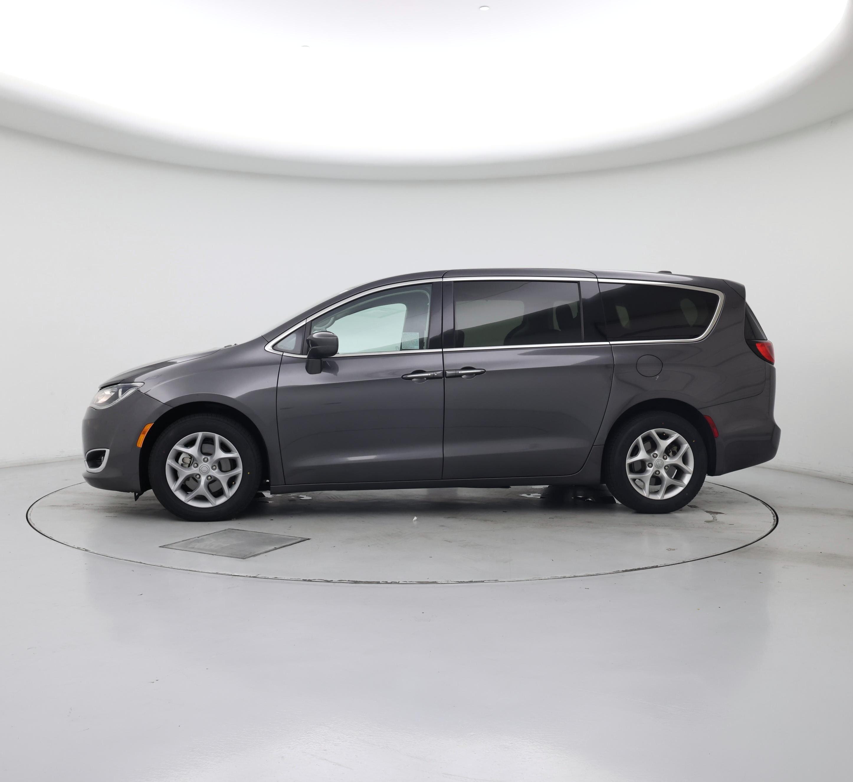 Thumbnail: 2020 Chrysler Pacifica - 3