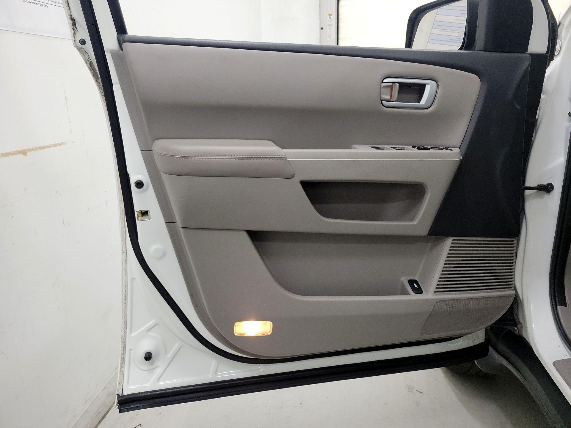 Thumbnail: 2015 Honda Pilot - 12