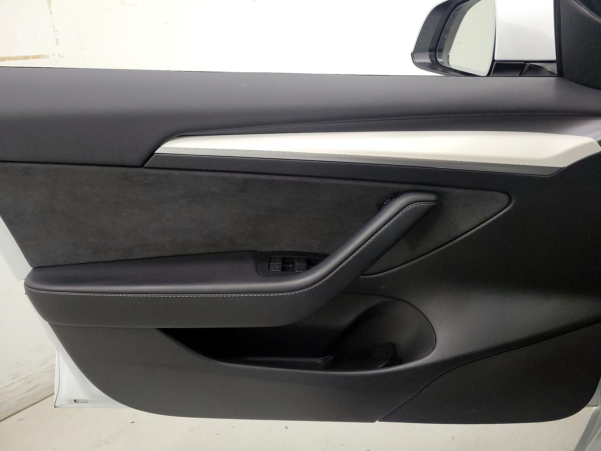Thumbnail: 2023 Tesla Model 3 - 12