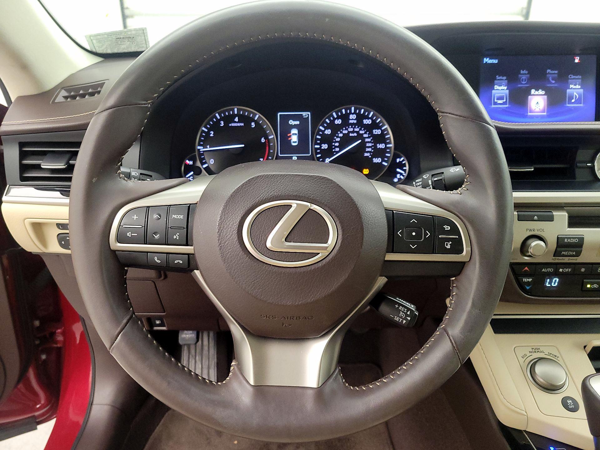 Thumbnail: 2016 Lexus ES - 10
