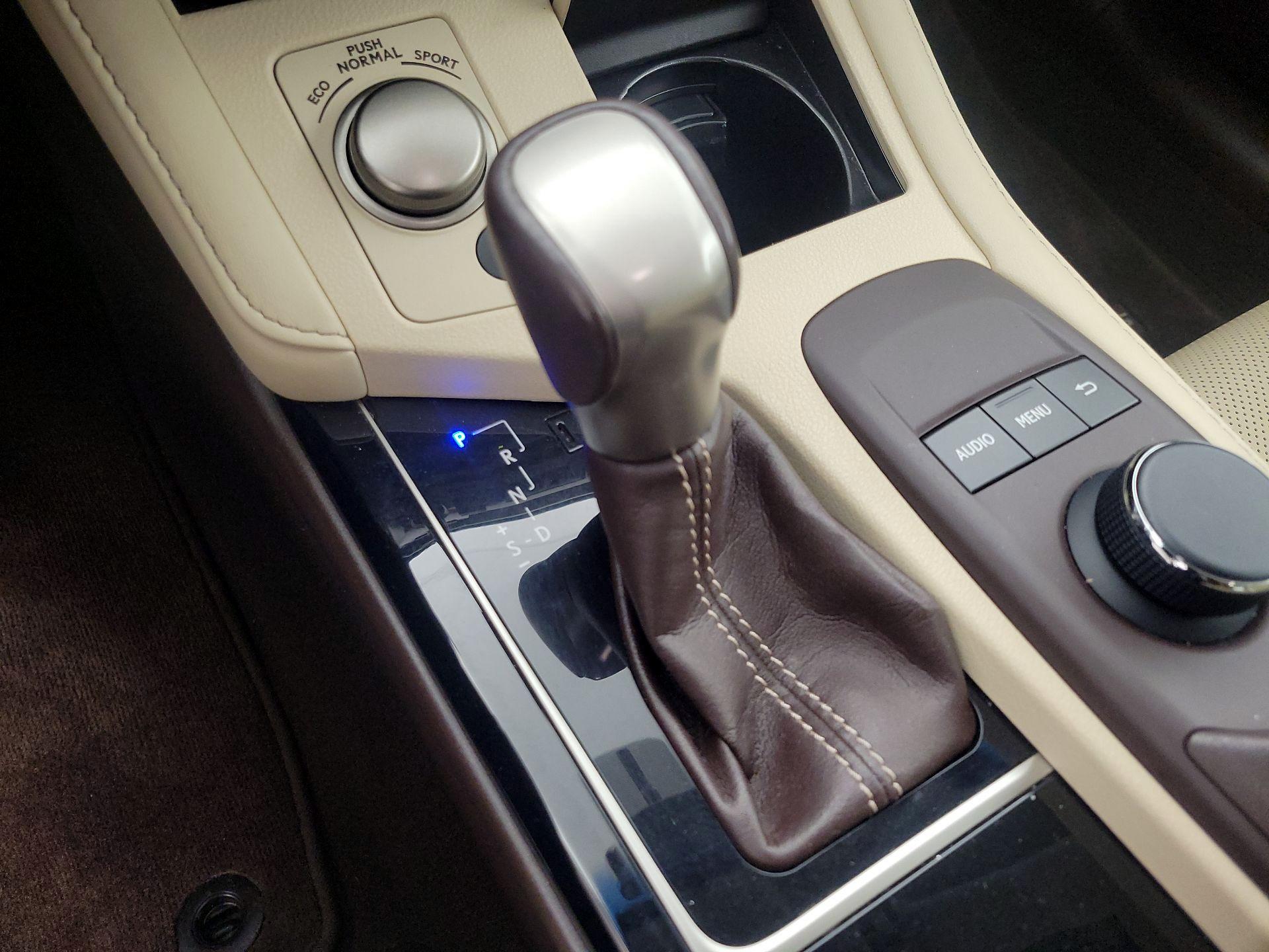 Thumbnail: 2016 Lexus ES - 17
