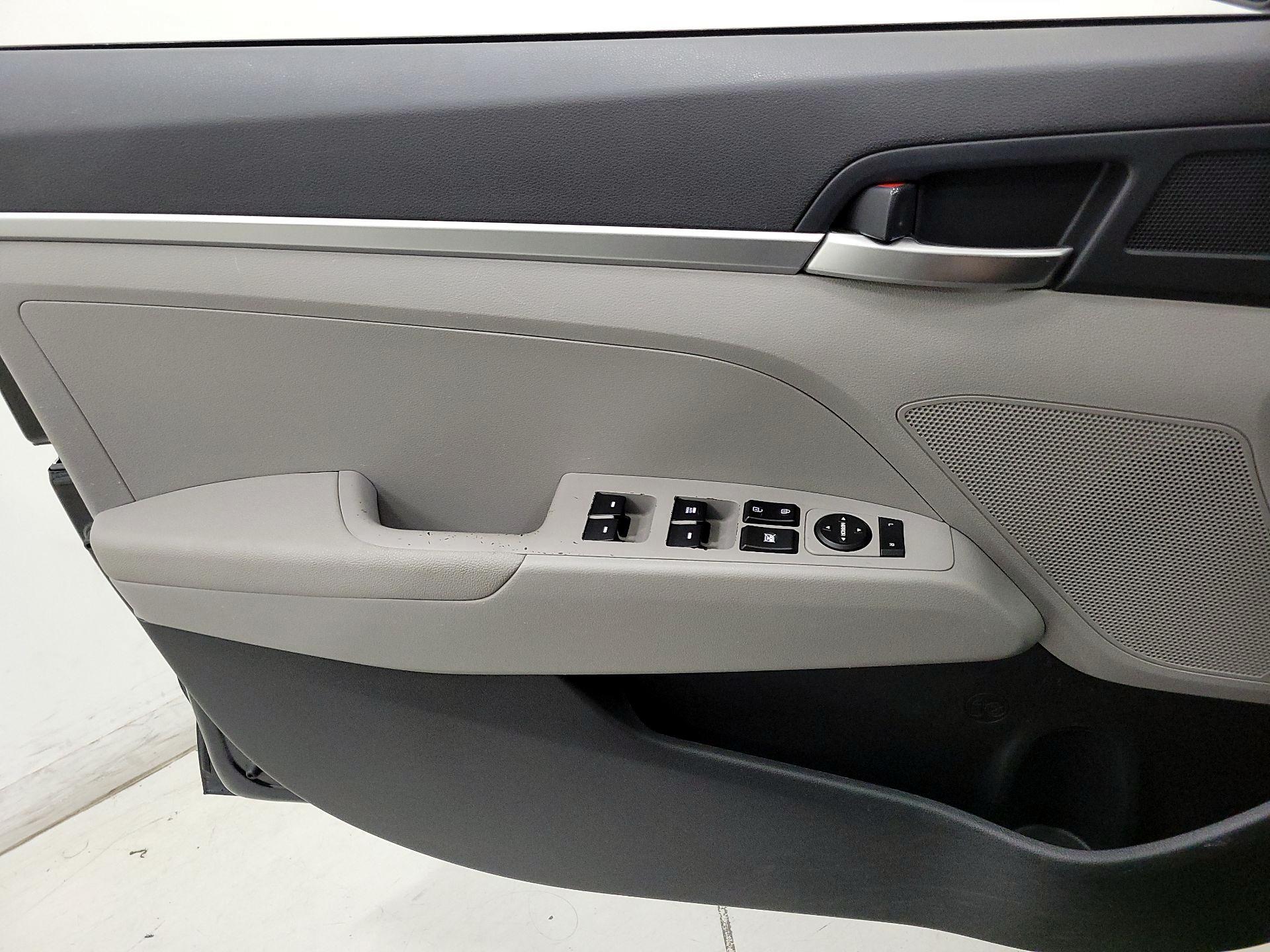 Thumbnail: 2020 Hyundai Elantra - 12
