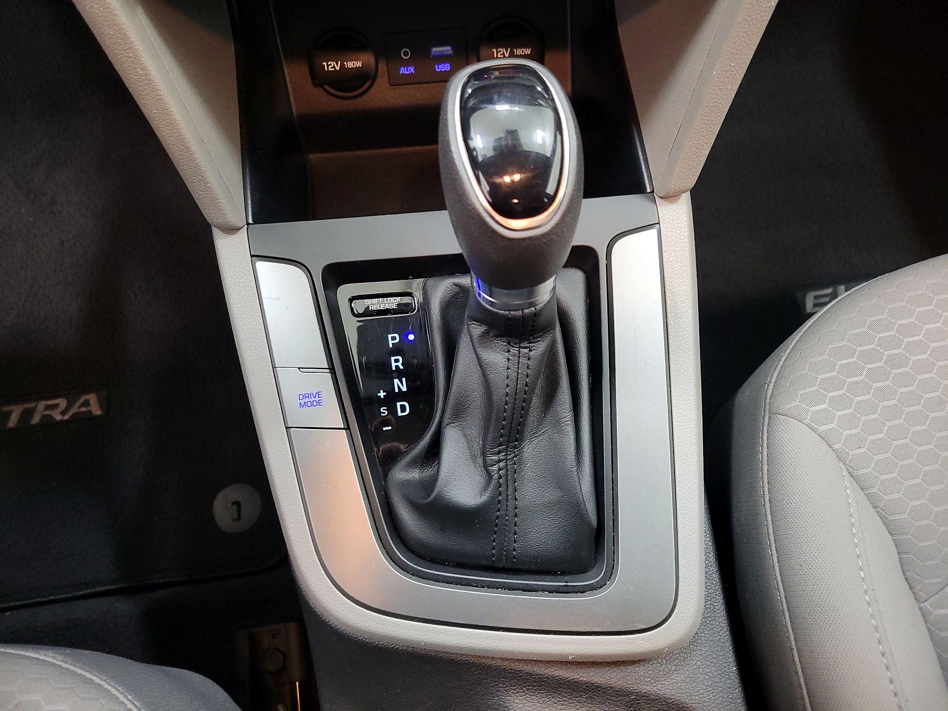 Thumbnail: 2020 Hyundai Elantra - 17