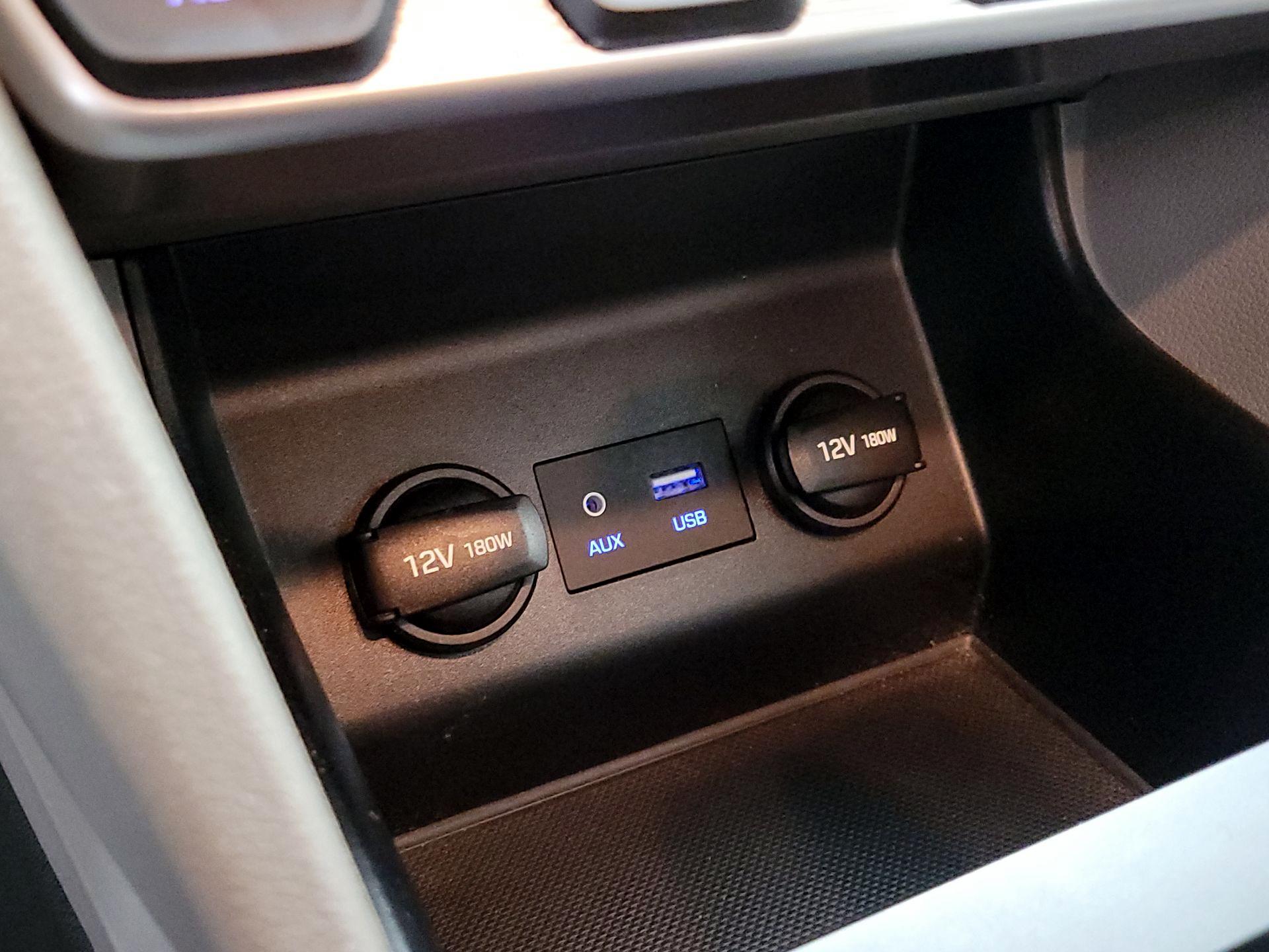 Thumbnail: 2020 Hyundai Elantra - 18