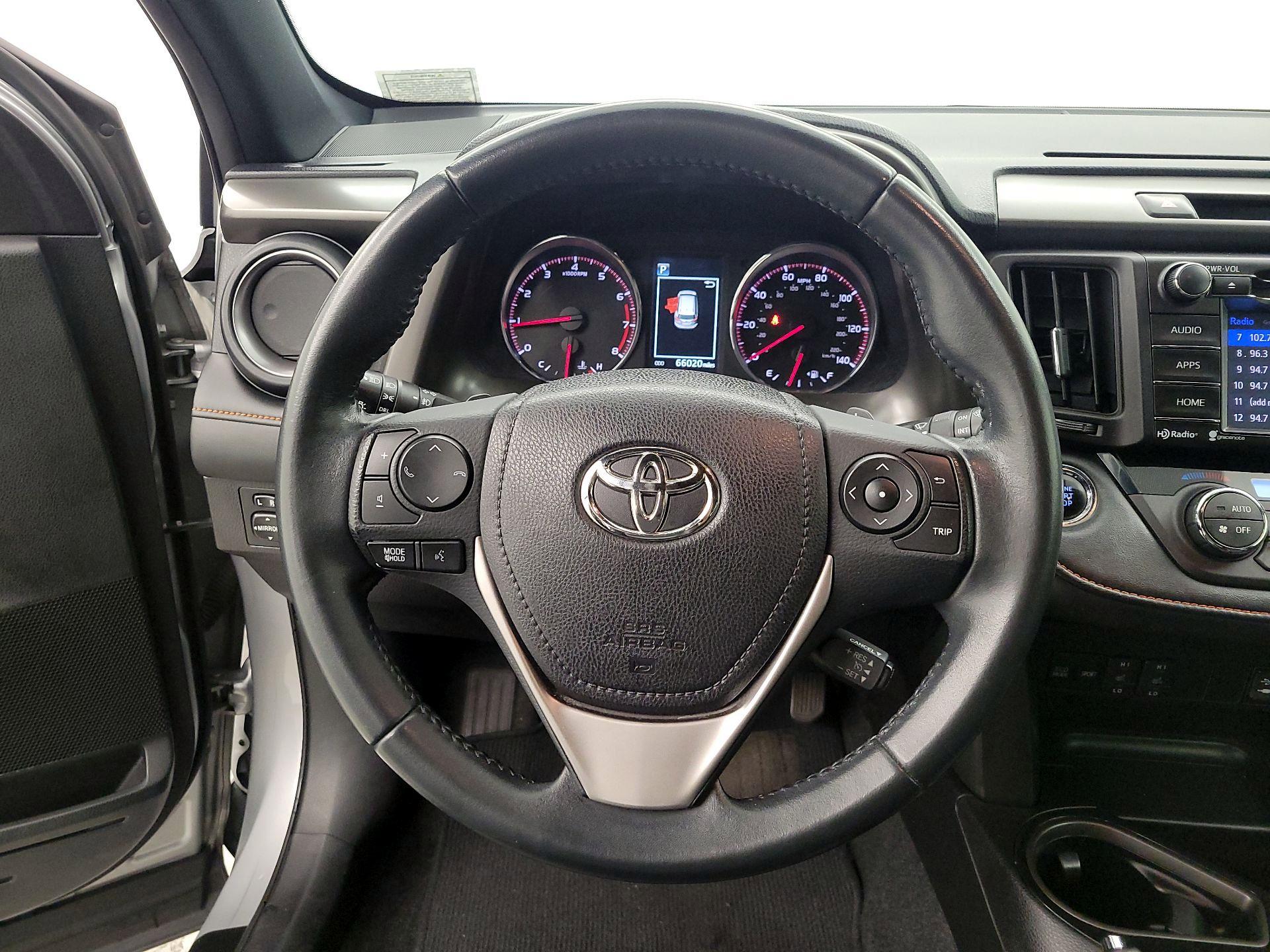 Thumbnail: 2016 Toyota RAV4 - 10