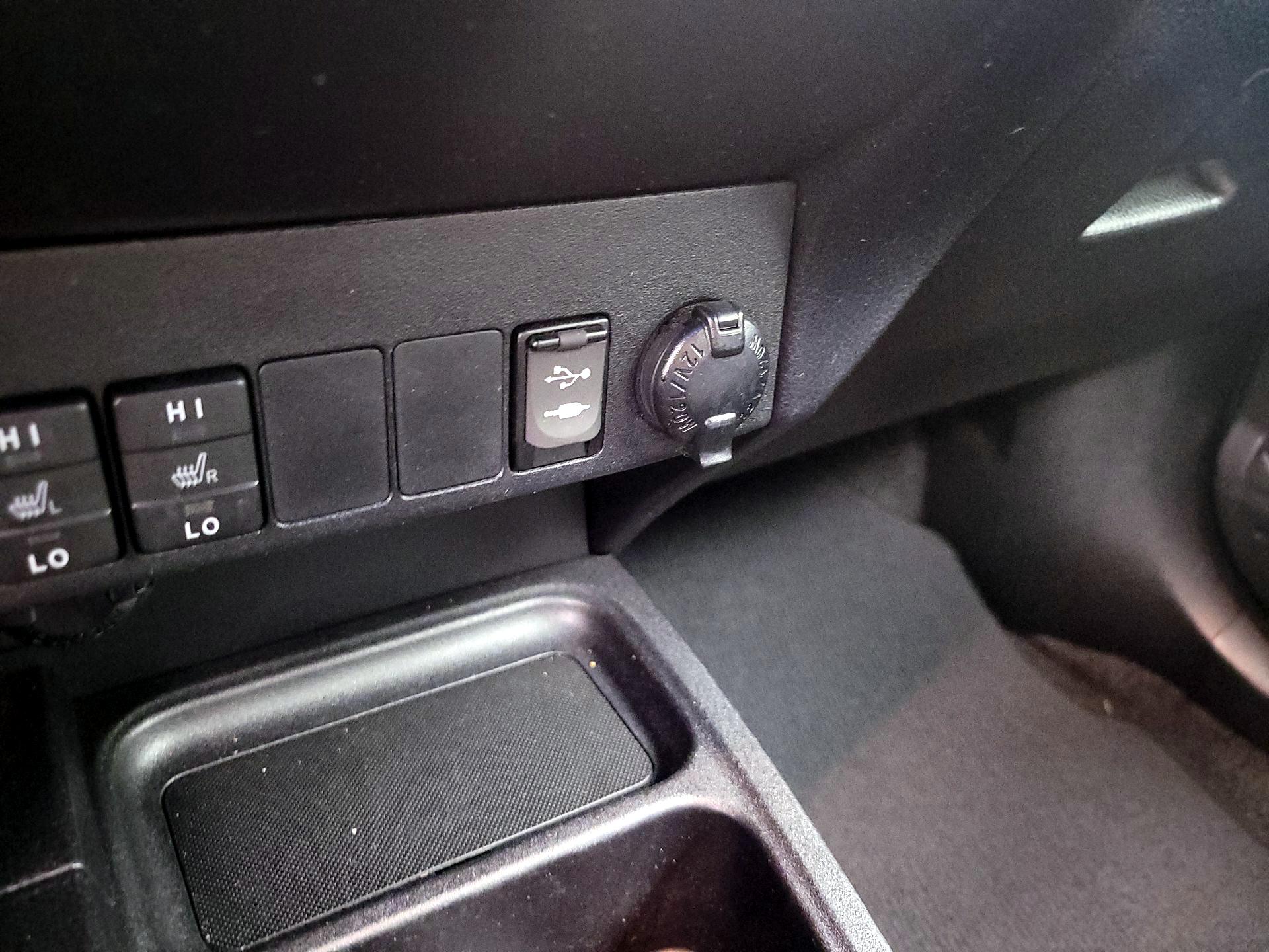 Thumbnail: 2016 Toyota RAV4 - 18