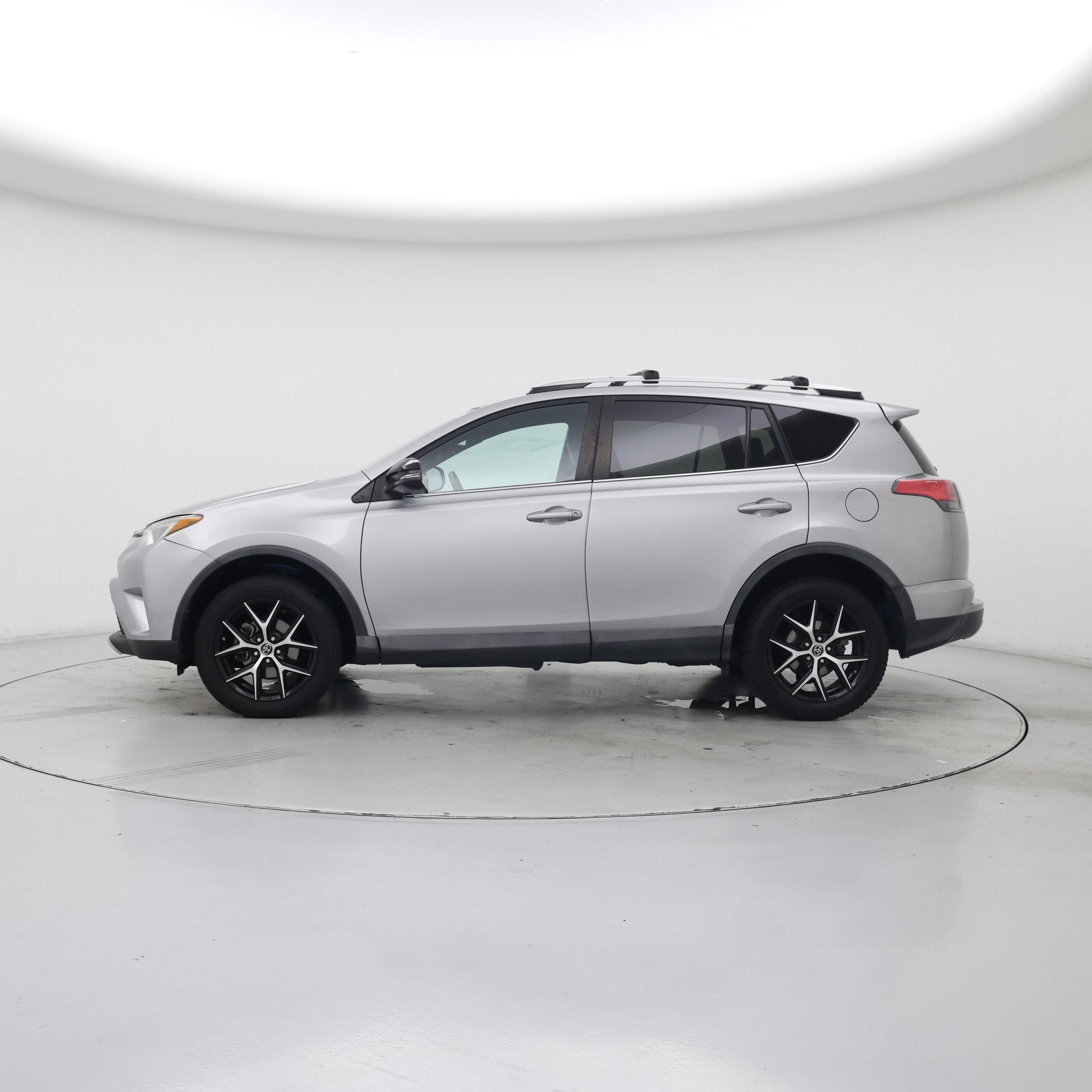 Thumbnail: 2016 Toyota RAV4 - 3