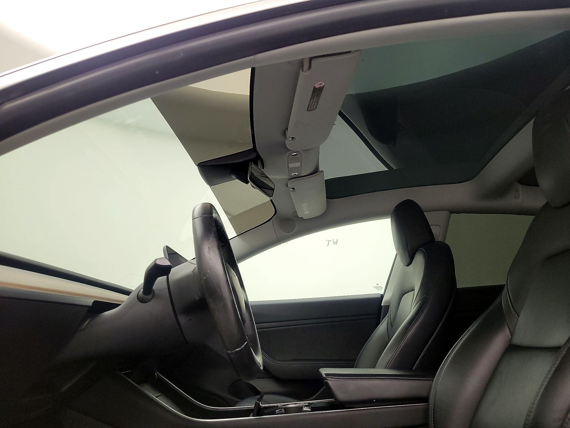 Thumbnail: 2019 Tesla Model 3 - 18