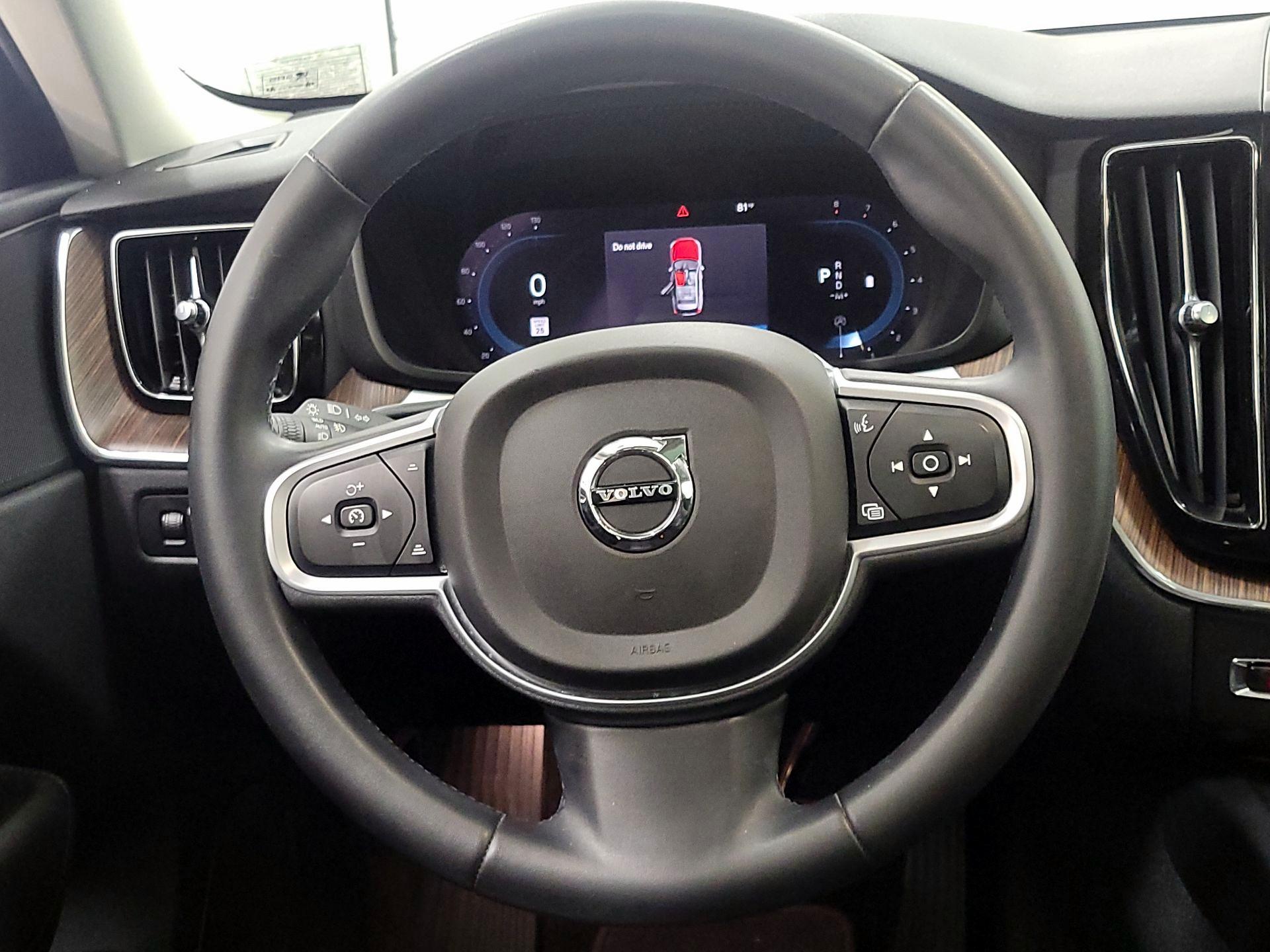 Thumbnail: 2022 Volvo XC60 - 10