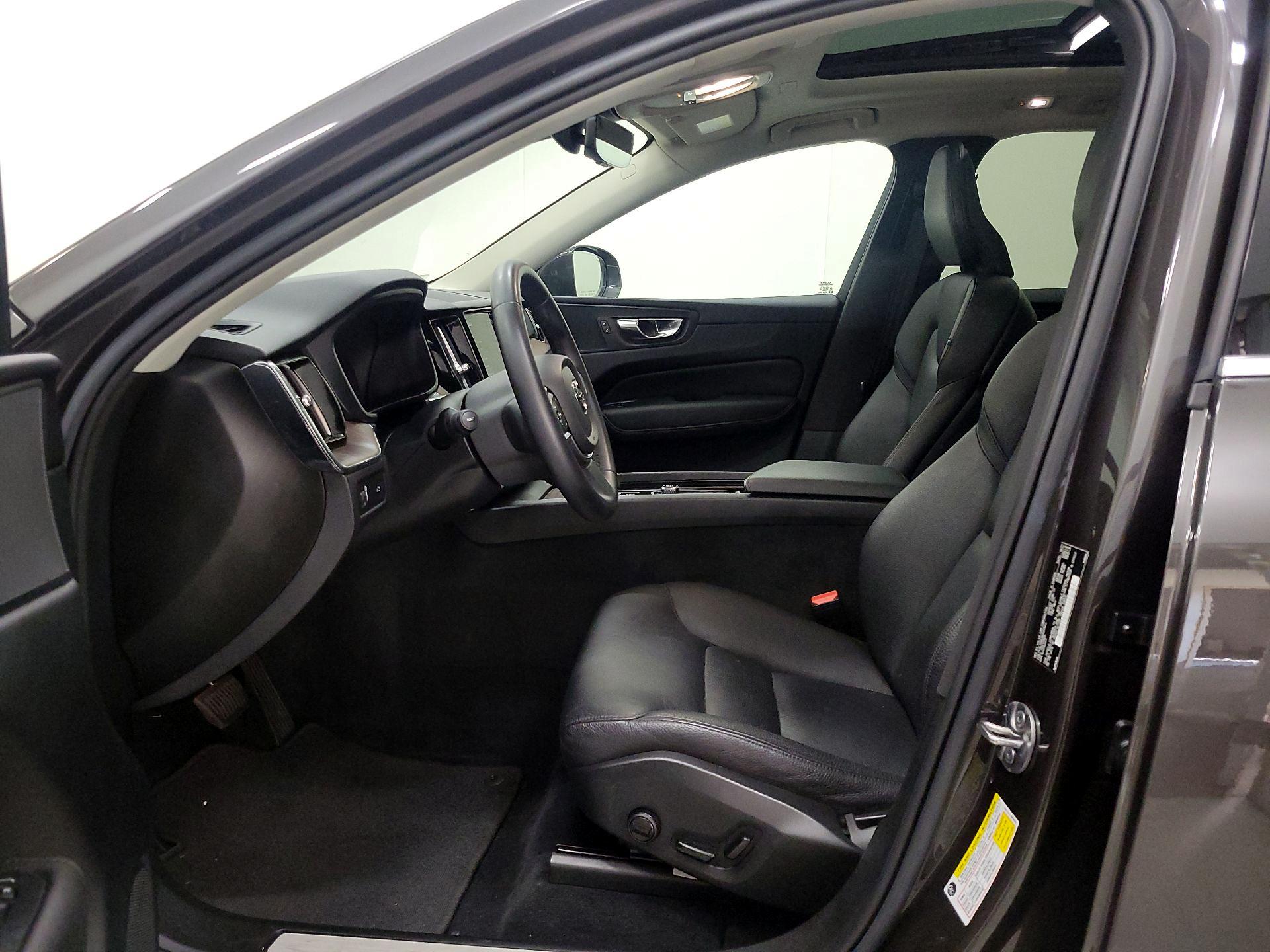 Thumbnail: 2022 Volvo XC60 - 11