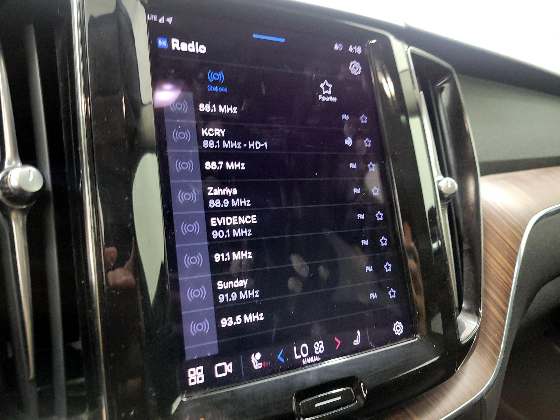 Thumbnail: 2022 Volvo XC60 - 15