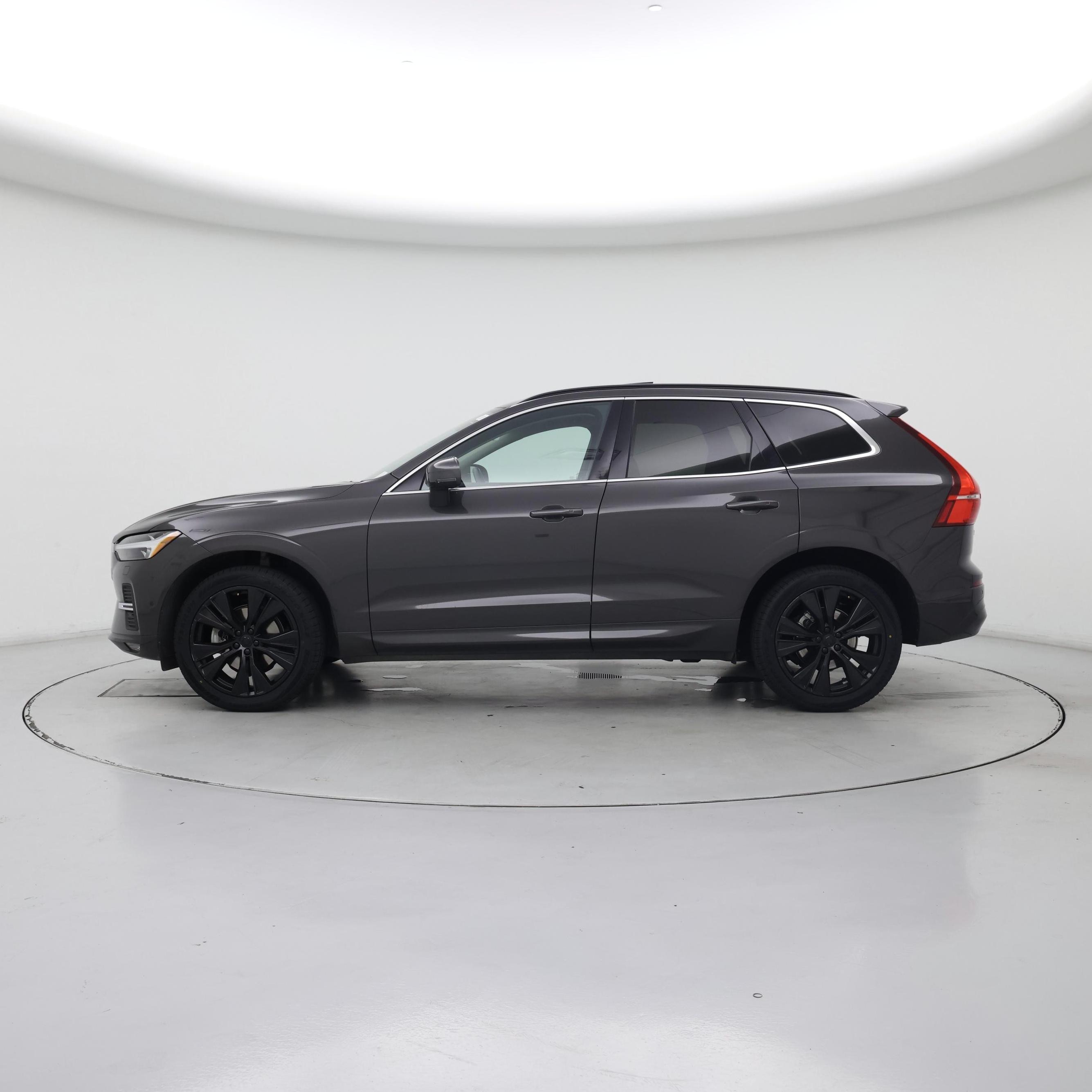 Thumbnail: 2022 Volvo XC60 - 3