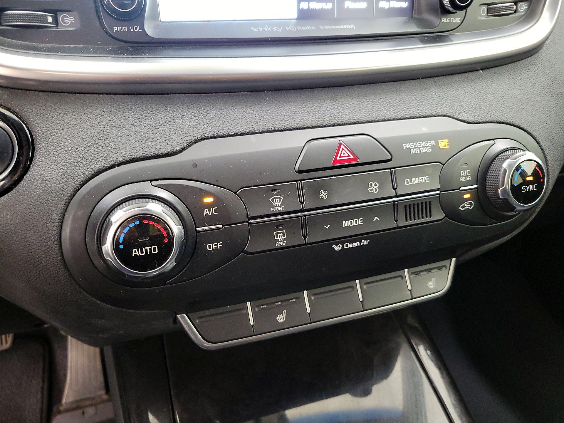 Thumbnail: 2016 Kia Sorento - 17