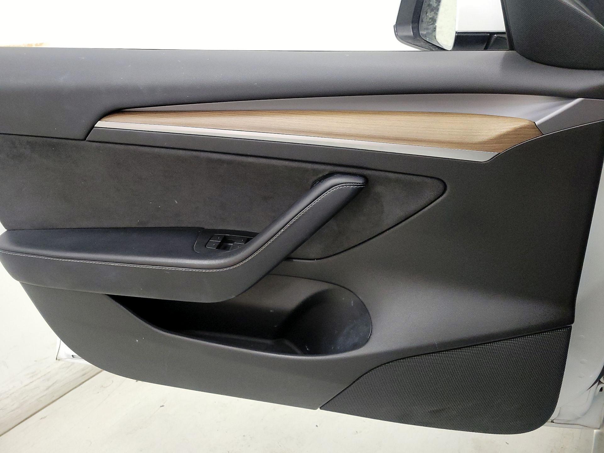 Thumbnail: 2022 Tesla Model 3 - 12