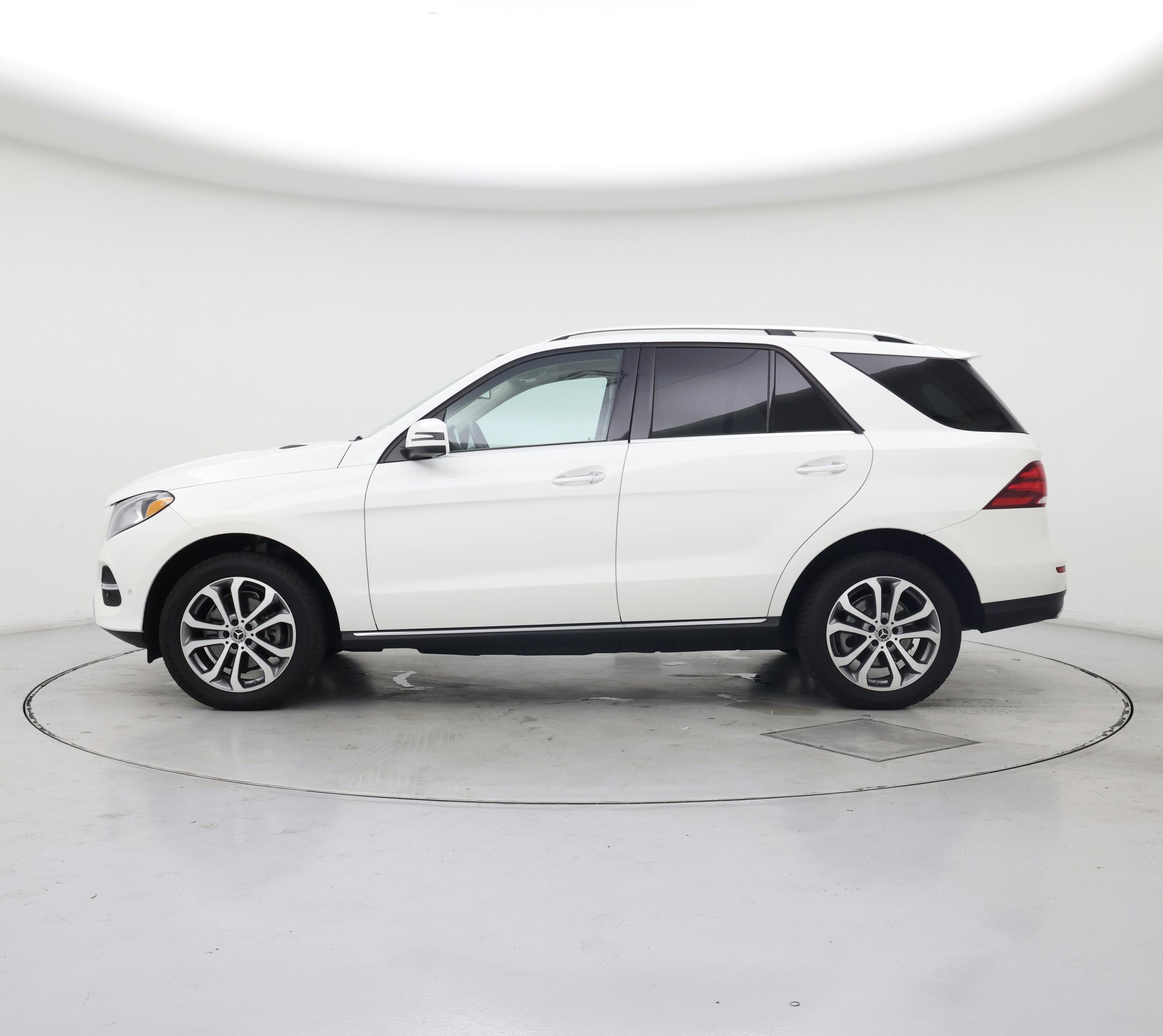 Thumbnail: 2017 Mercedes-Benz GLE - 3