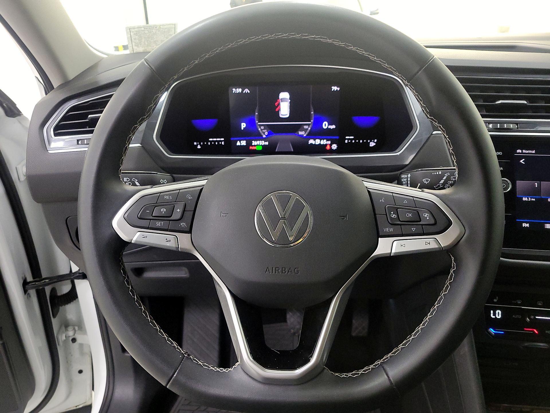 Thumbnail: 2023 Volkswagen Tiguan - 10