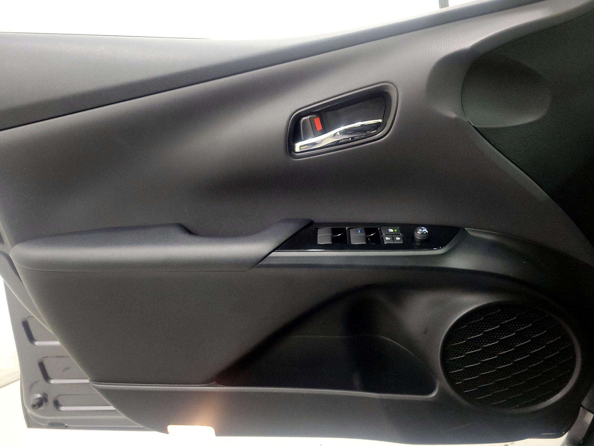 Thumbnail: 2021 Toyota Prius - 12