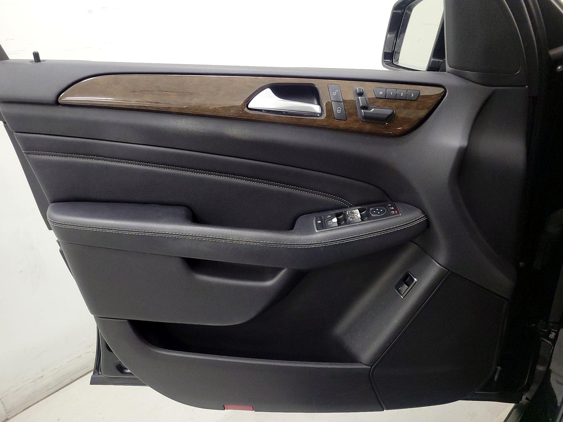 Thumbnail: 2015 Mercedes-Benz M-Class - 12