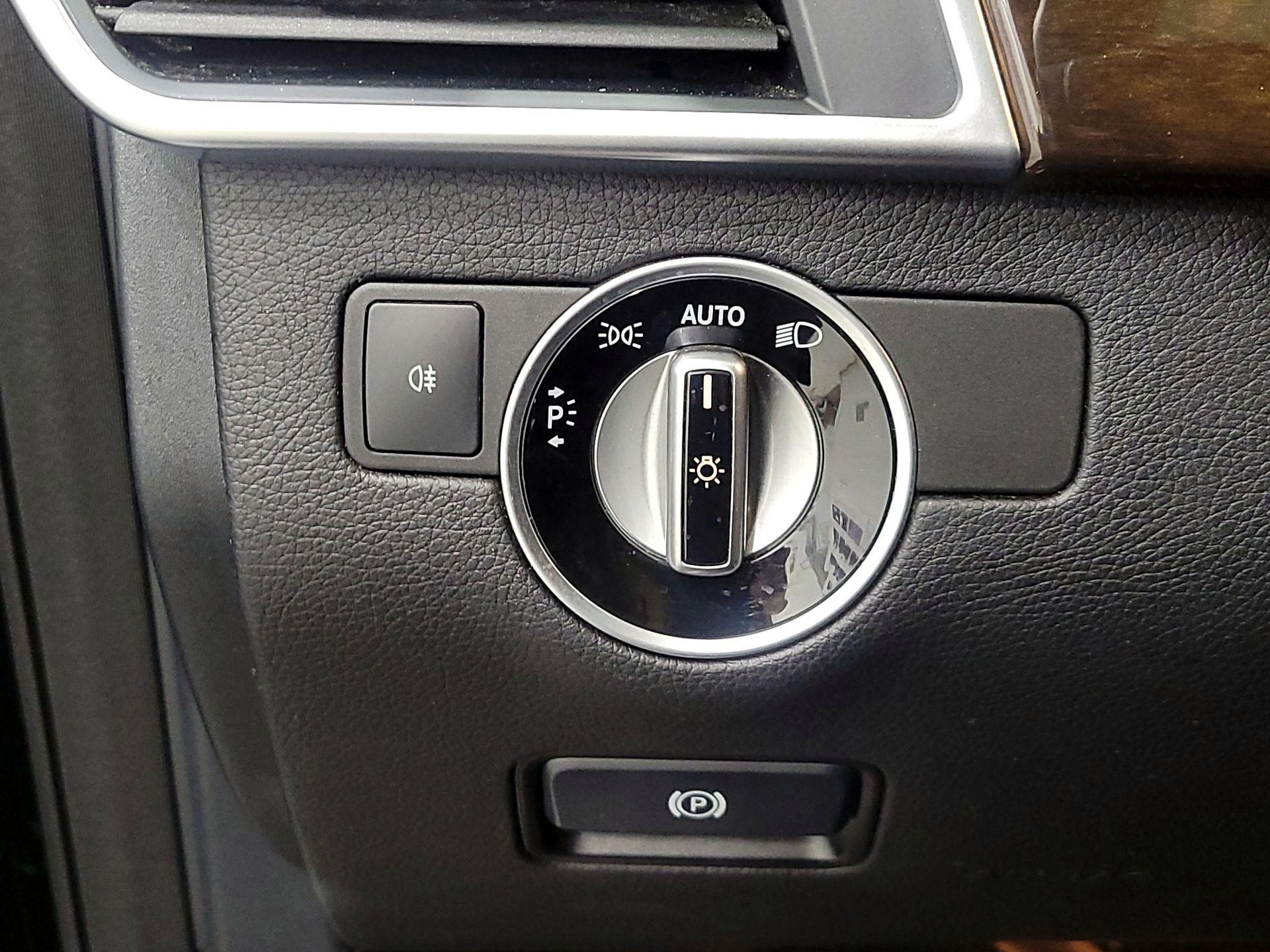 Thumbnail: 2015 Mercedes-Benz M-Class - 13