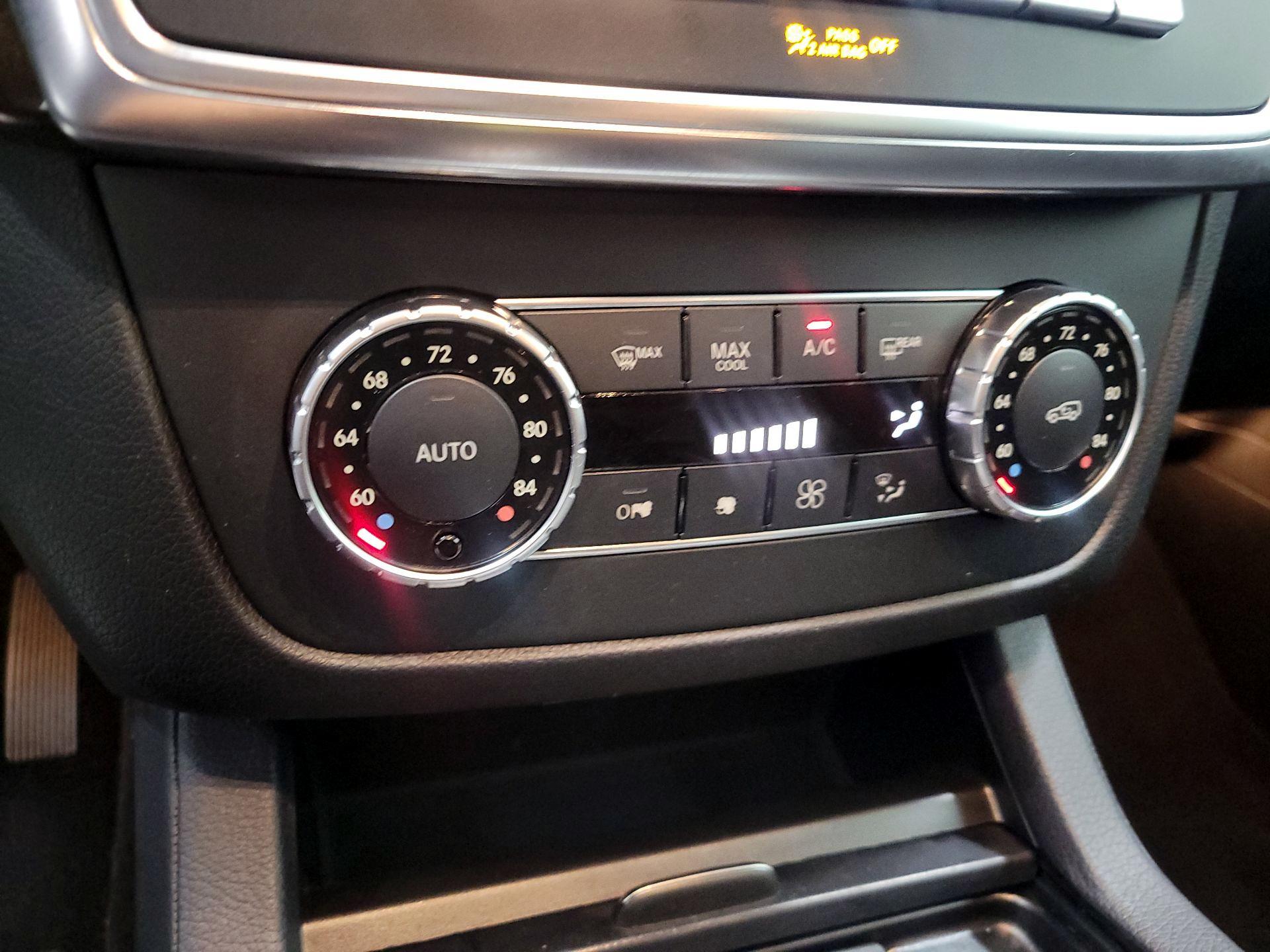 Thumbnail: 2015 Mercedes-Benz M-Class - 17