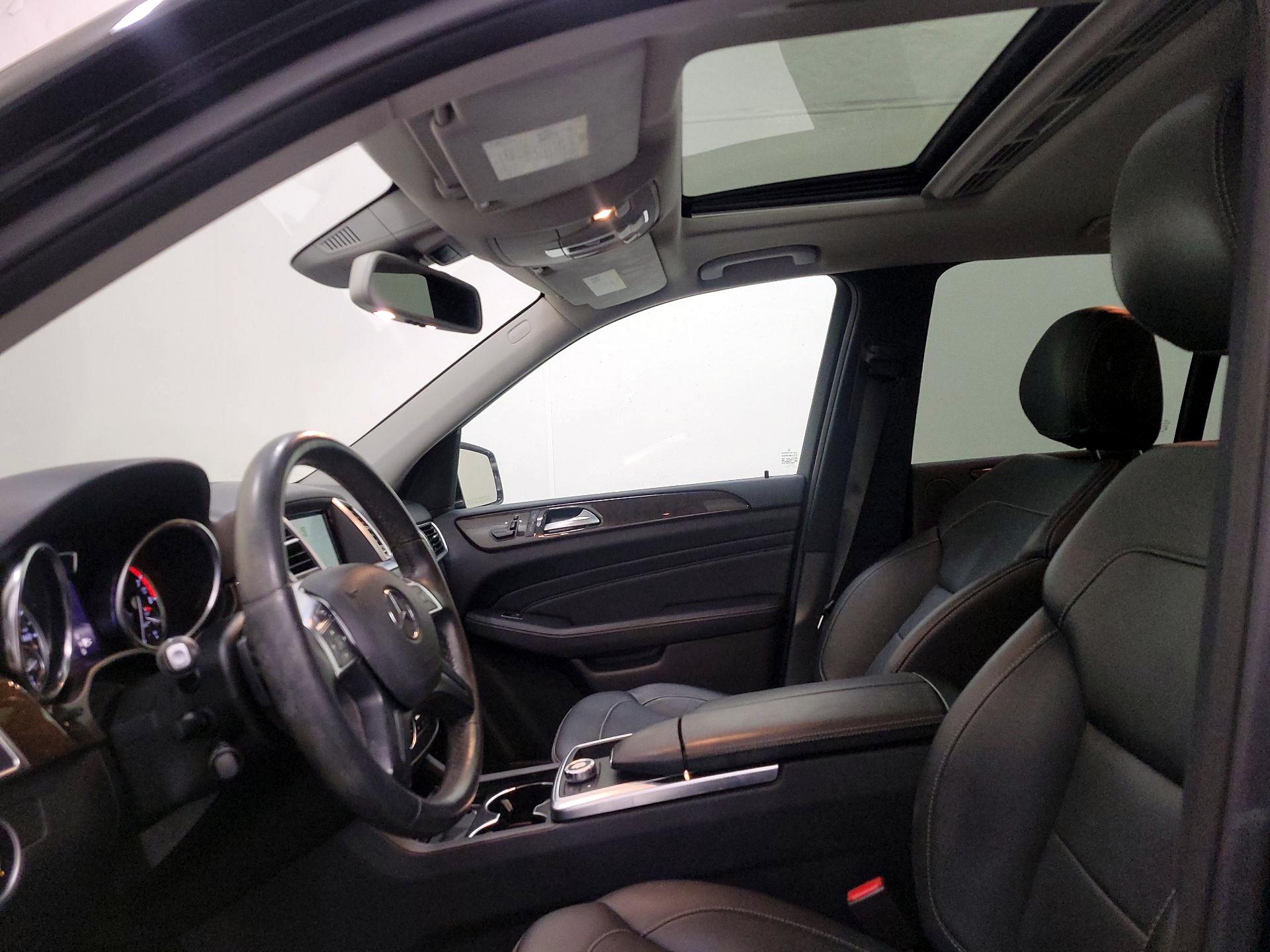 Thumbnail: 2015 Mercedes-Benz M-Class - 20
