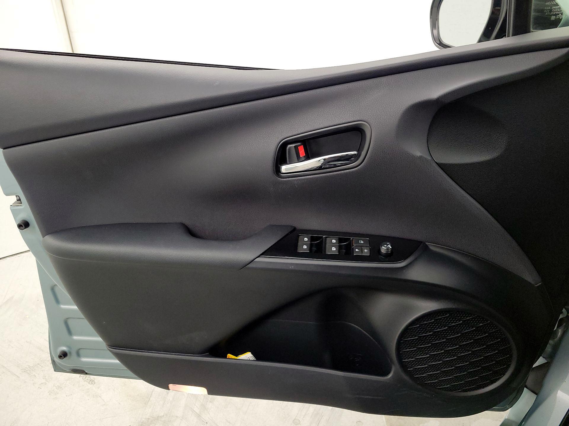 Thumbnail: 2016 Toyota Prius - 12