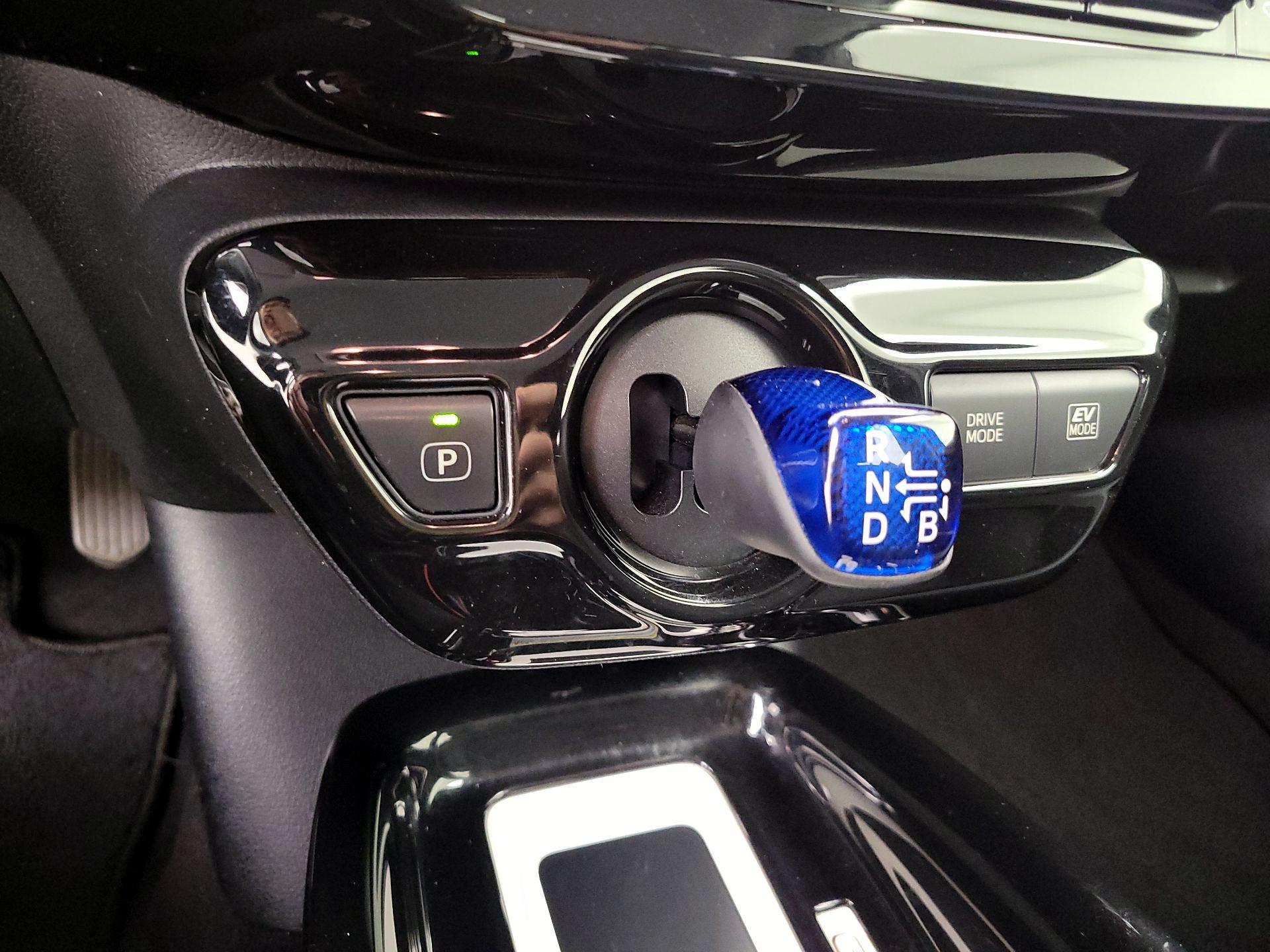 Thumbnail: 2016 Toyota Prius - 17