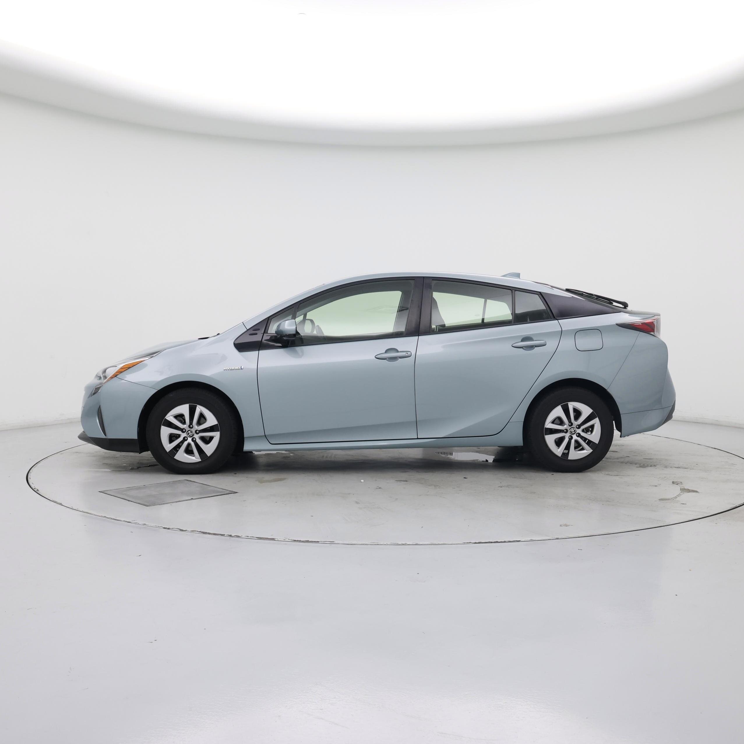 Thumbnail: 2016 Toyota Prius - 3