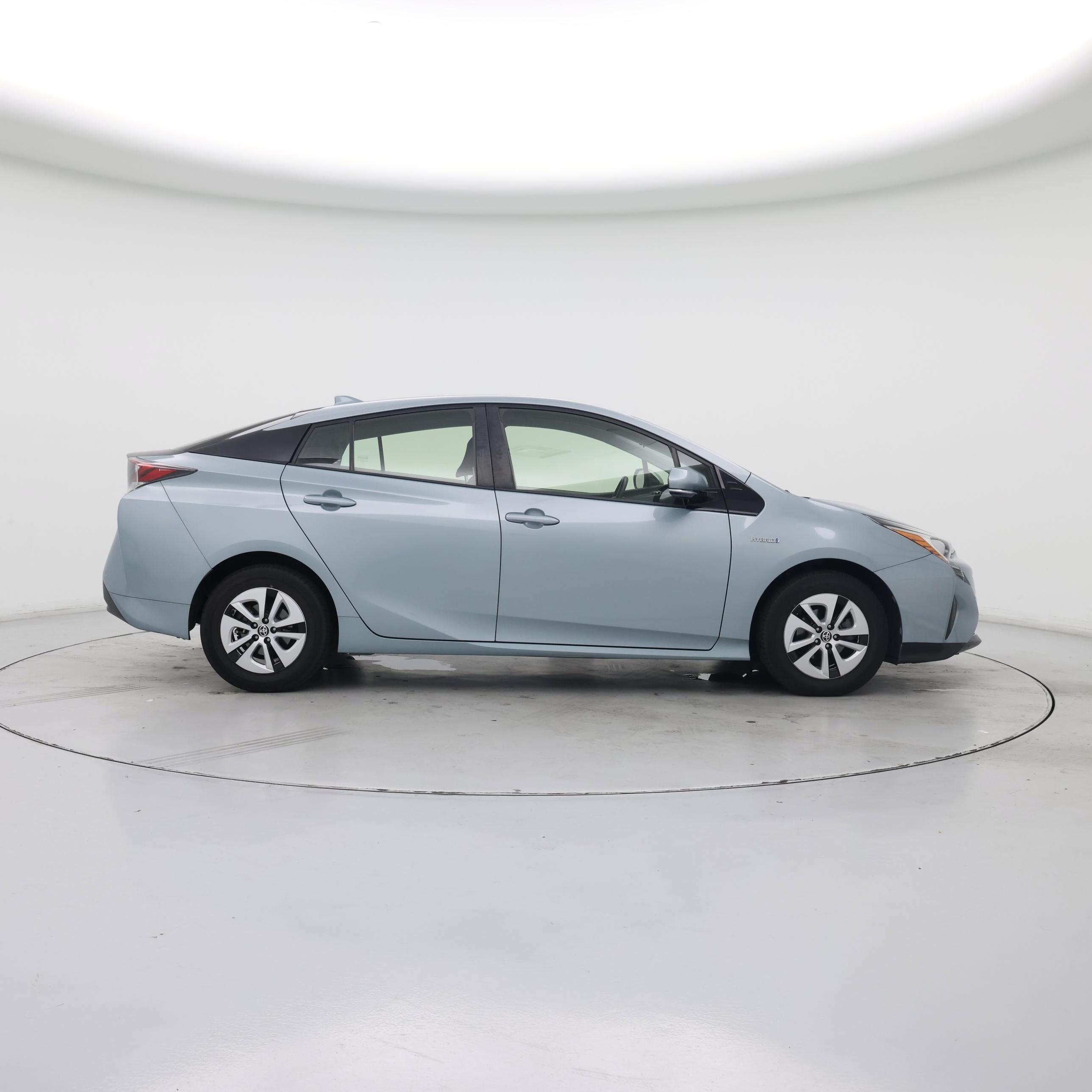 Thumbnail: 2016 Toyota Prius - 7