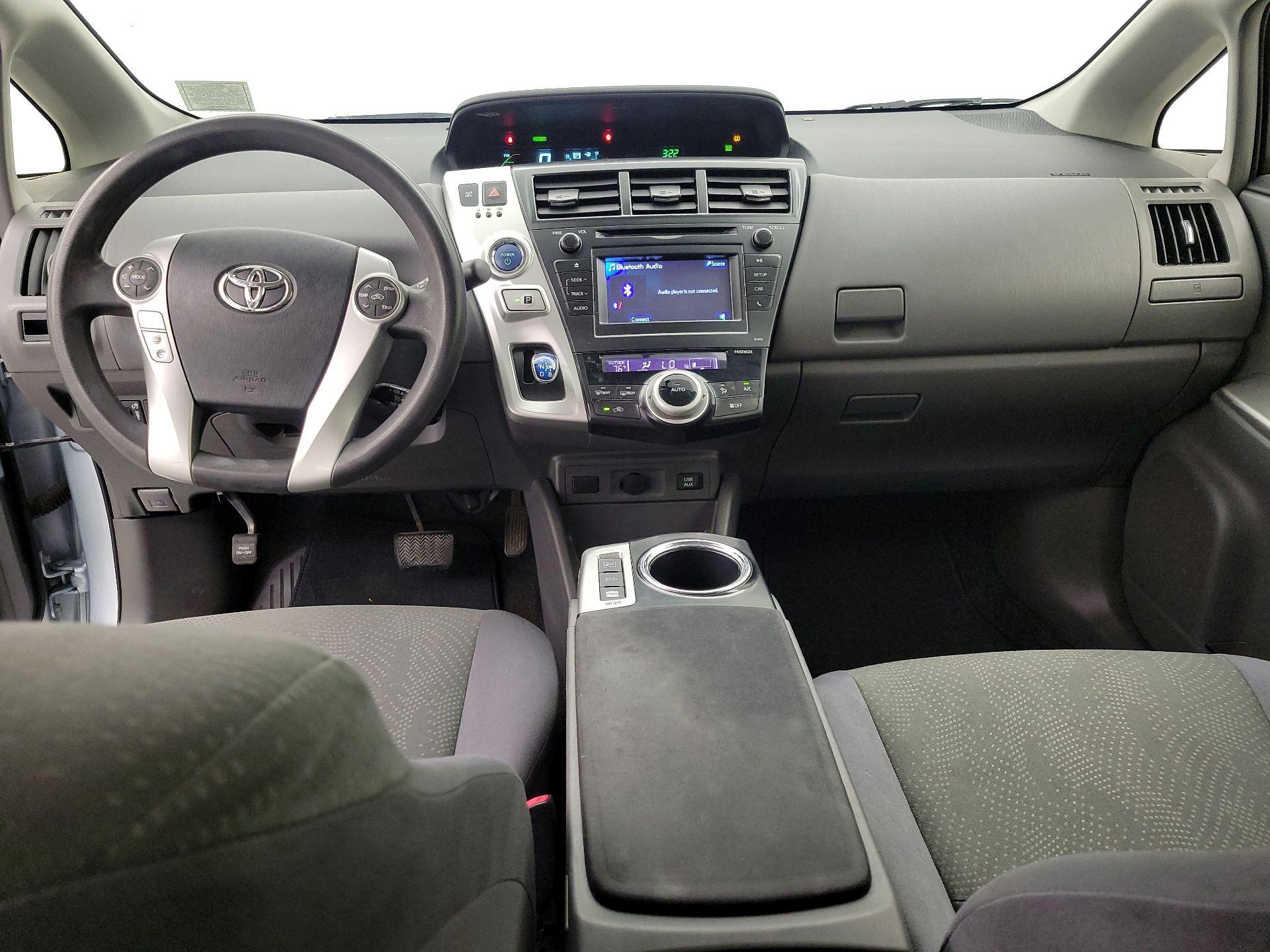 Thumbnail: 2014 Toyota Prius v - 9