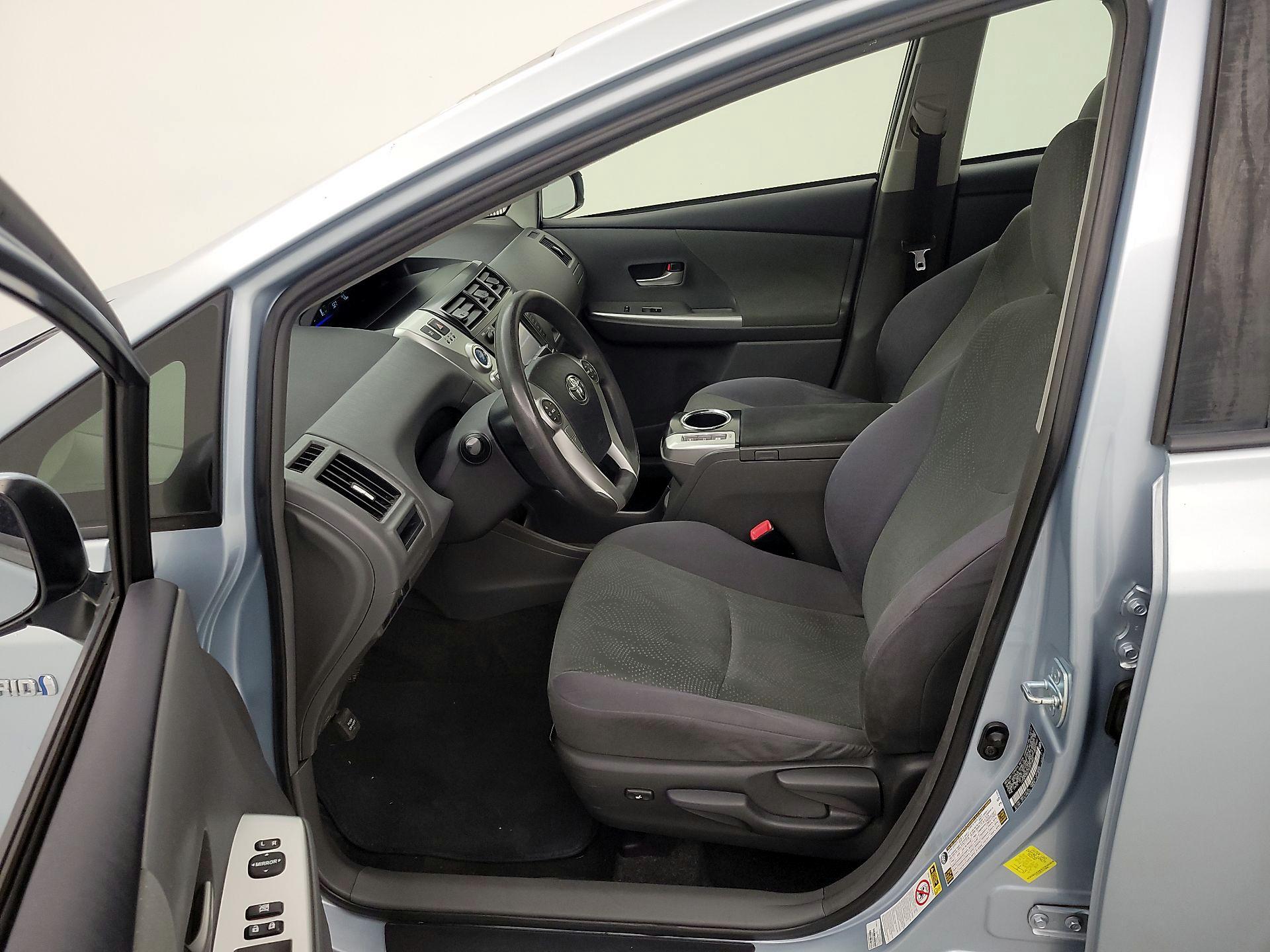 Thumbnail: 2014 Toyota Prius v - 11