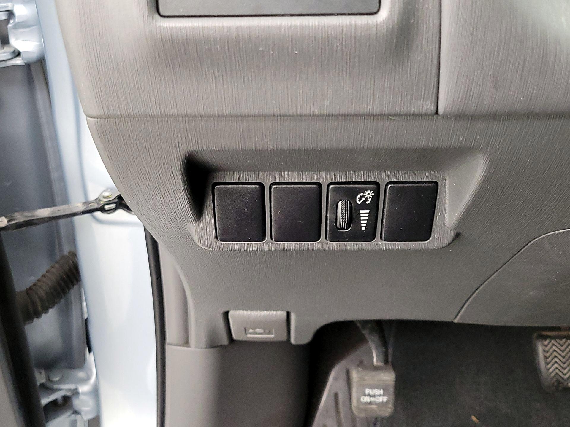 Thumbnail: 2014 Toyota Prius v - 13