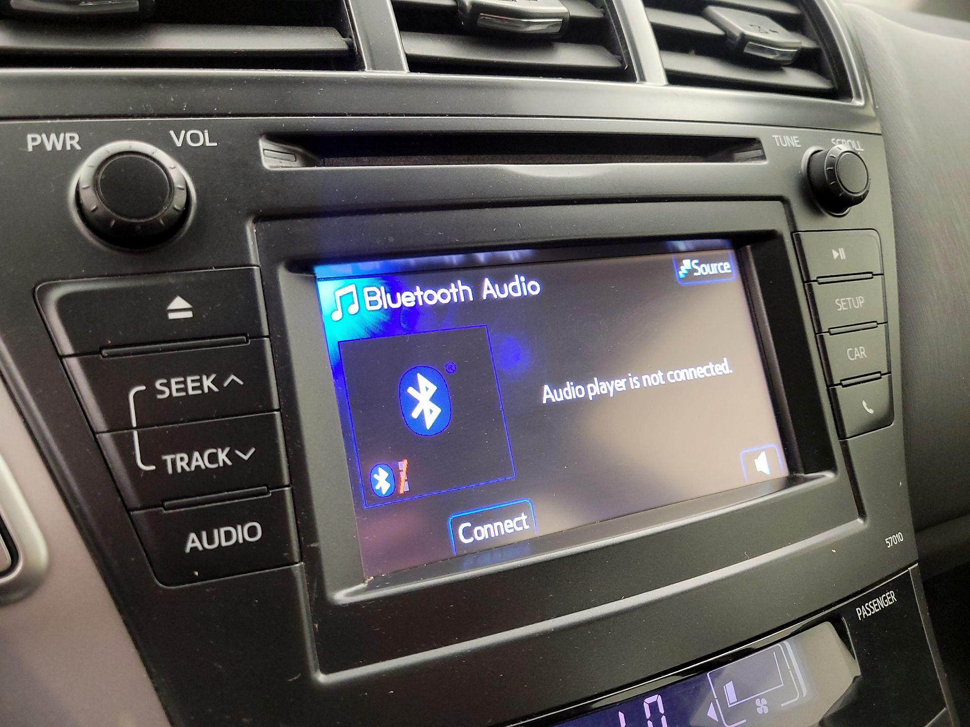 Thumbnail: 2014 Toyota Prius v - 15