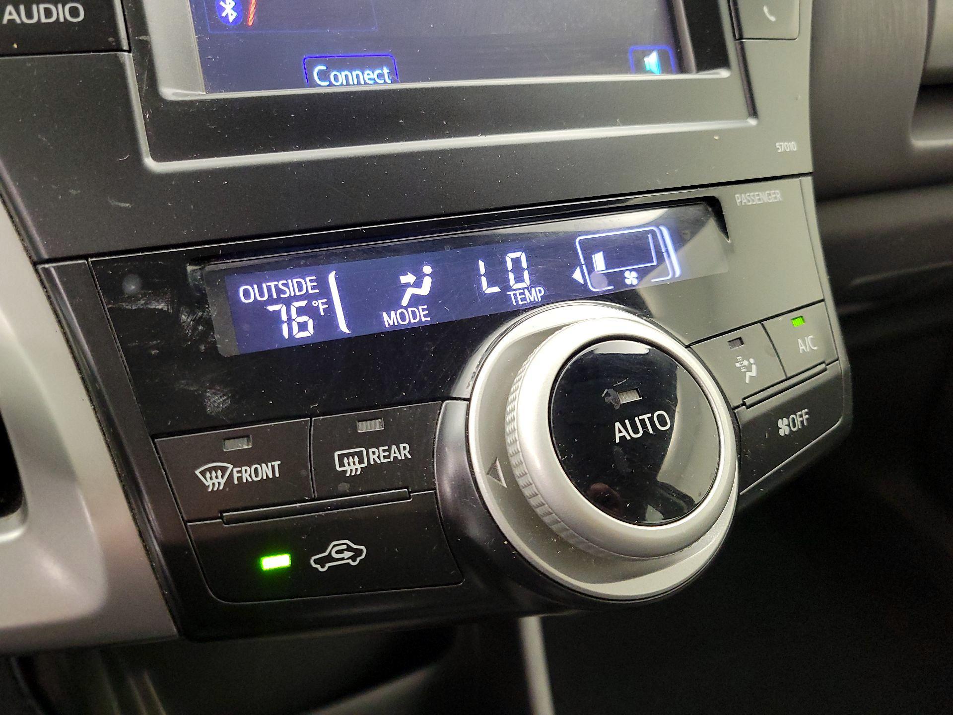 Thumbnail: 2014 Toyota Prius v - 16