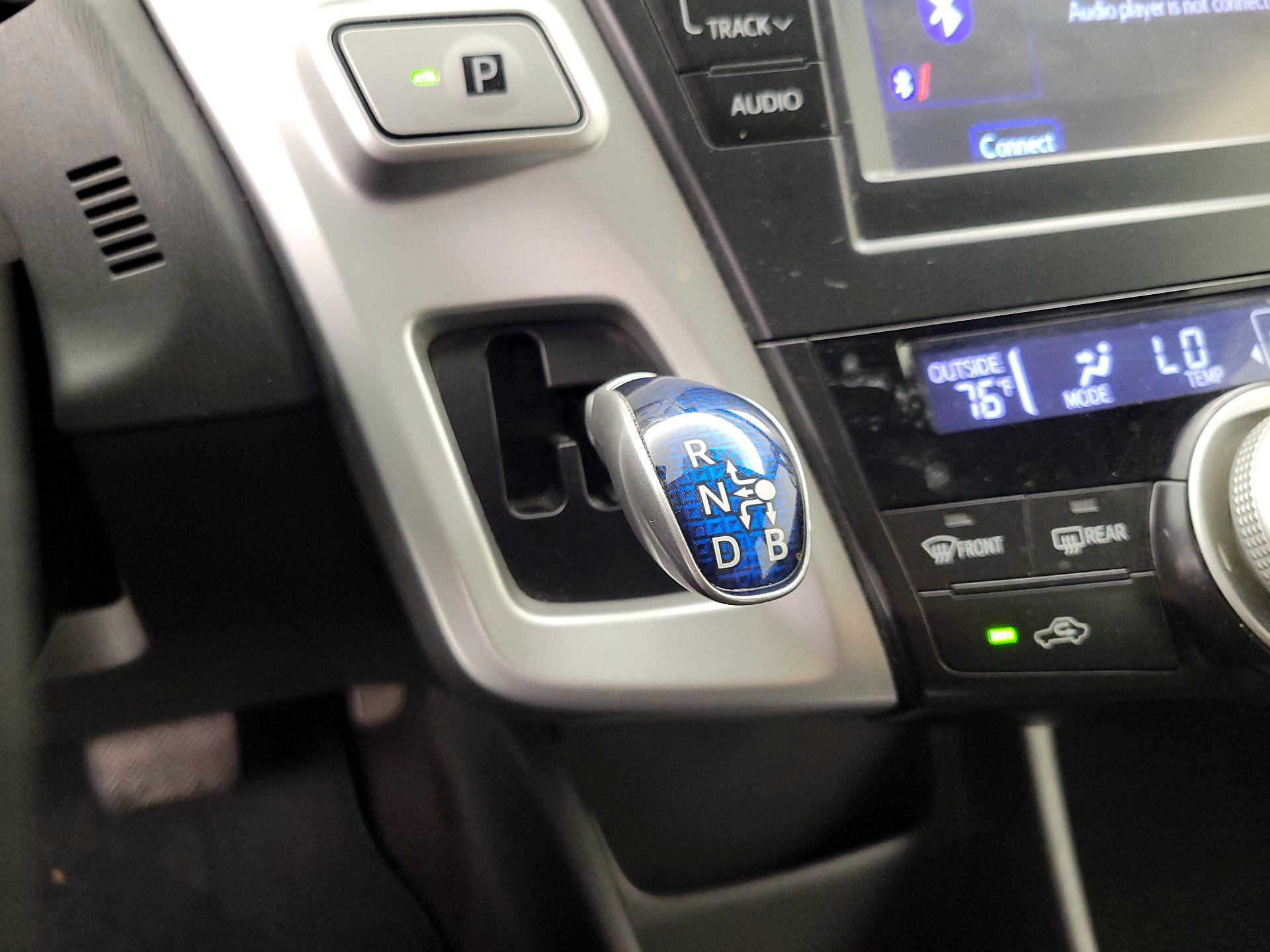 Thumbnail: 2014 Toyota Prius v - 17