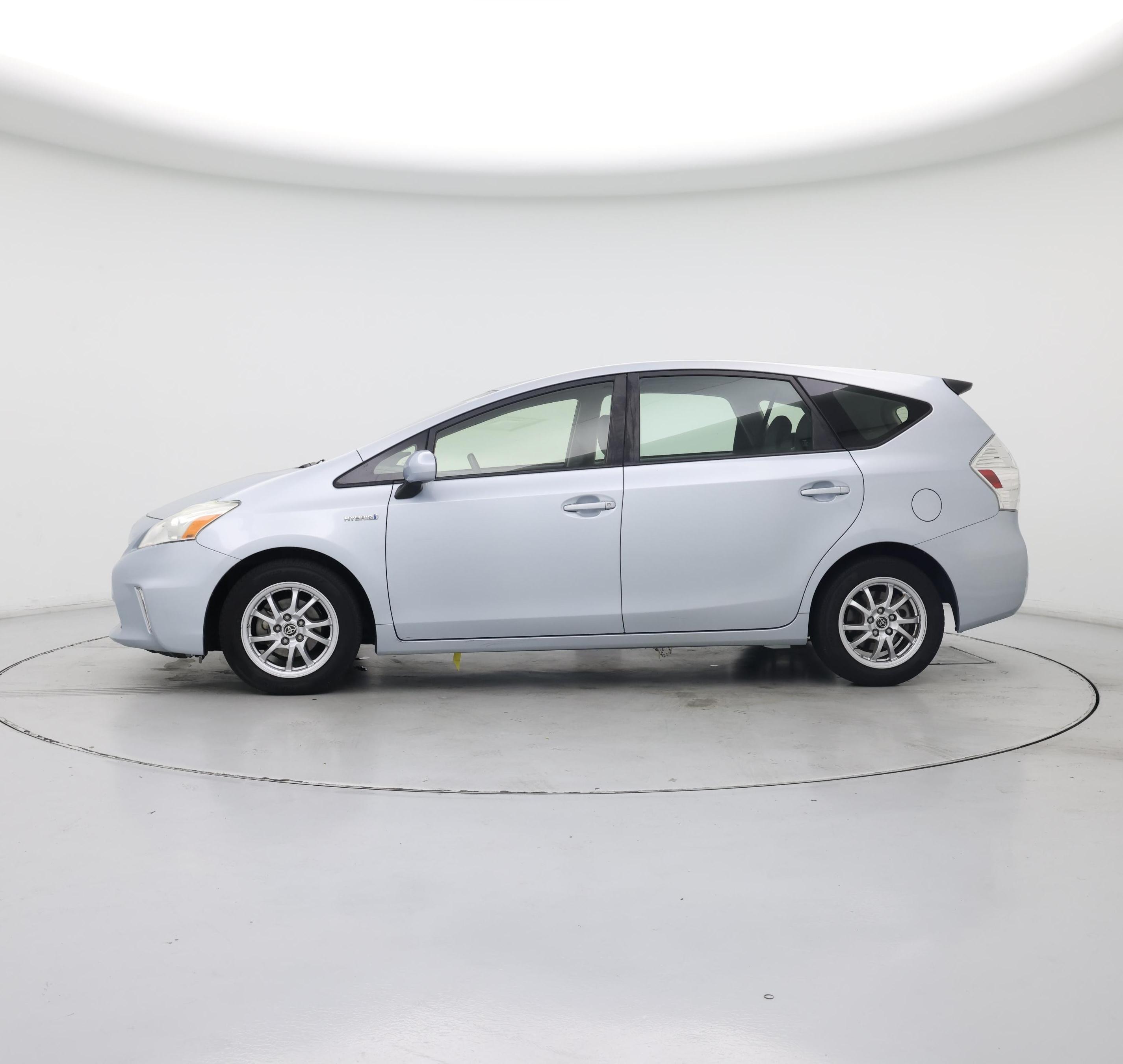 Thumbnail: 2014 Toyota Prius v - 3