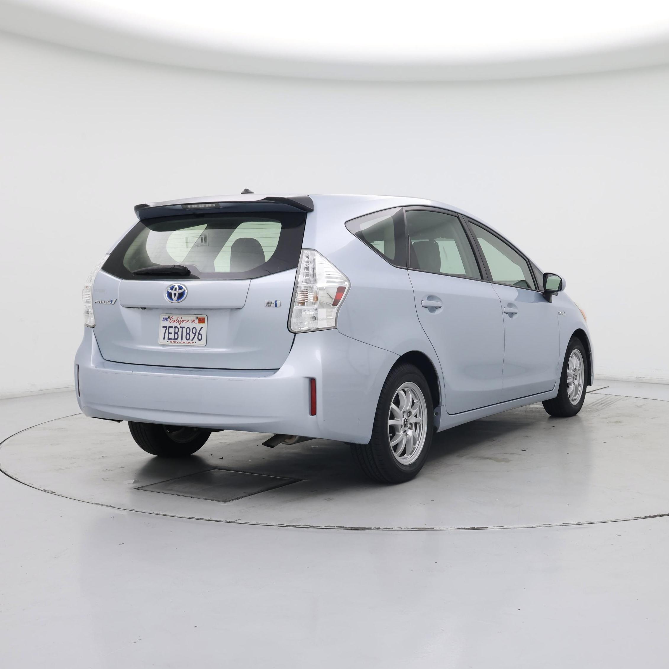Thumbnail: 2014 Toyota Prius v - 8