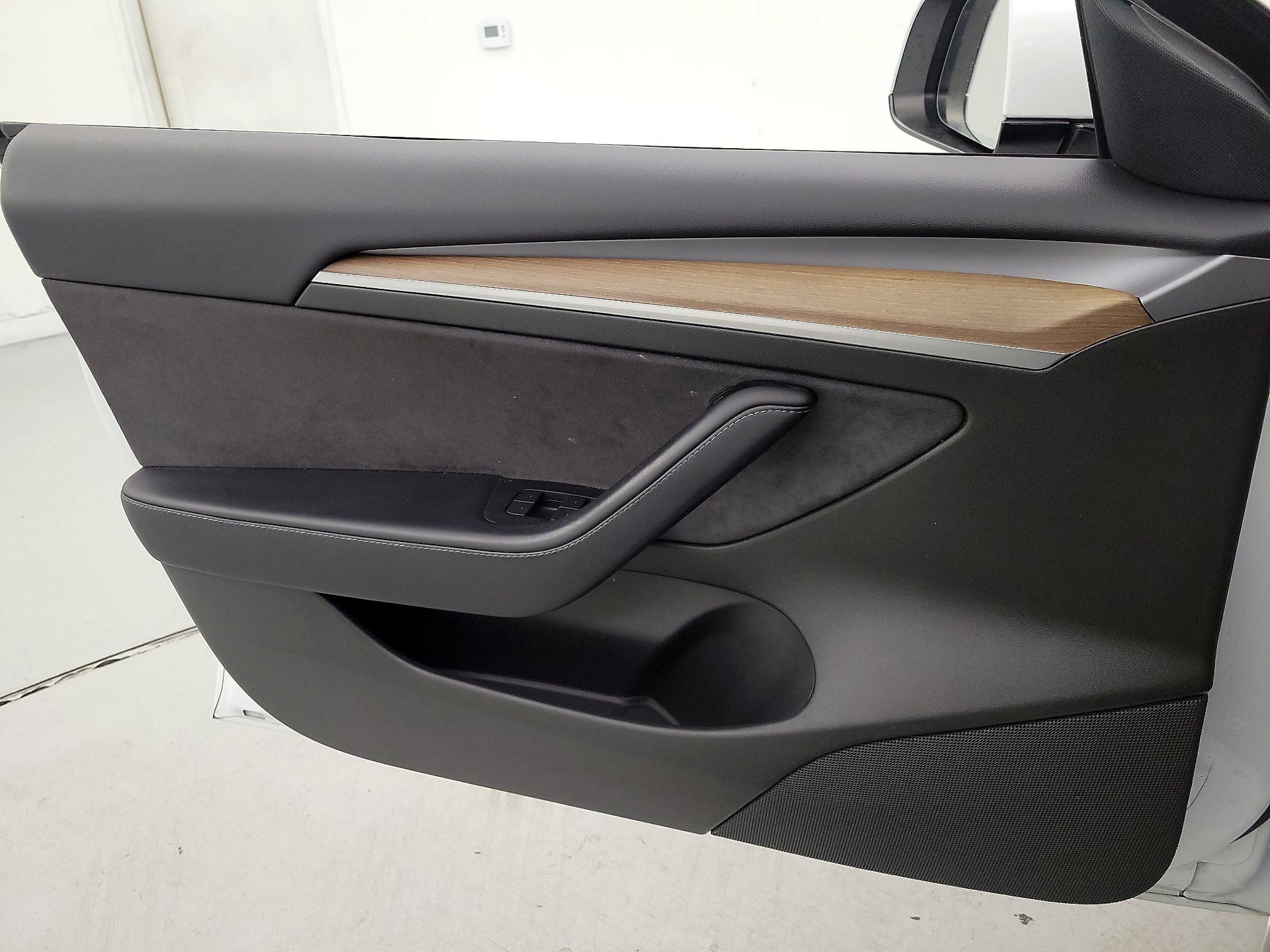Thumbnail: 2022 Tesla Model 3 - 12