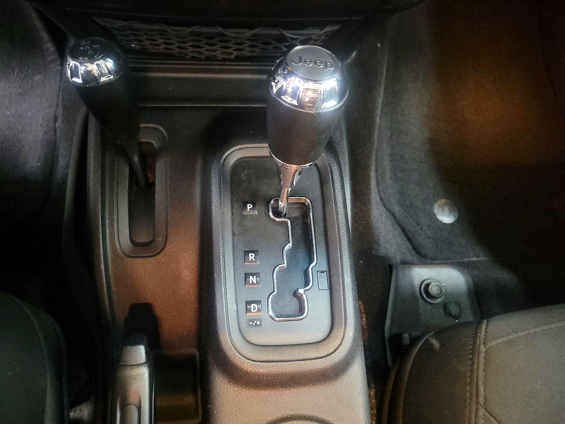 Thumbnail: 2015 Jeep Wrangler - 15