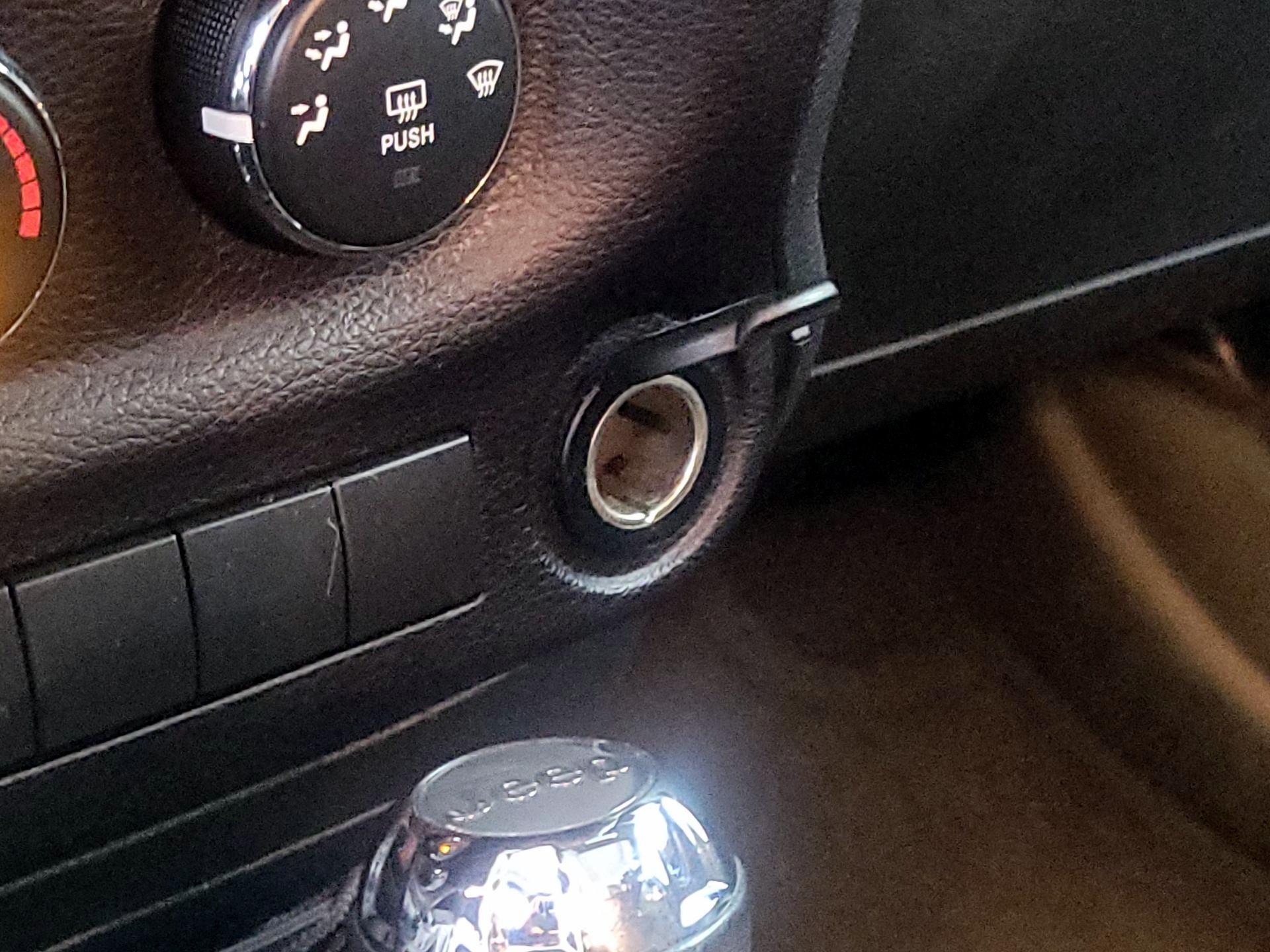 Thumbnail: 2015 Jeep Wrangler - 16