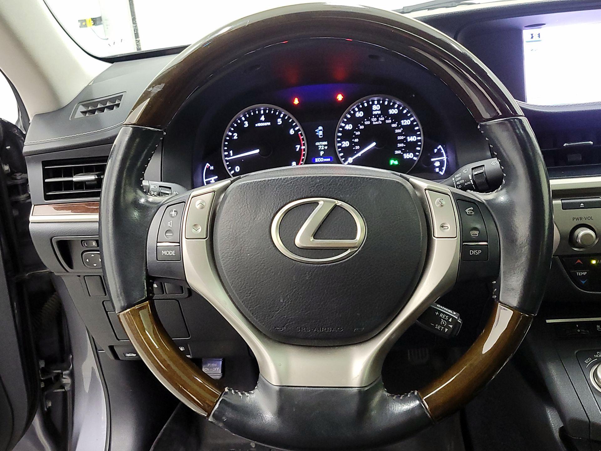 Thumbnail: 2014 Lexus ES - 10