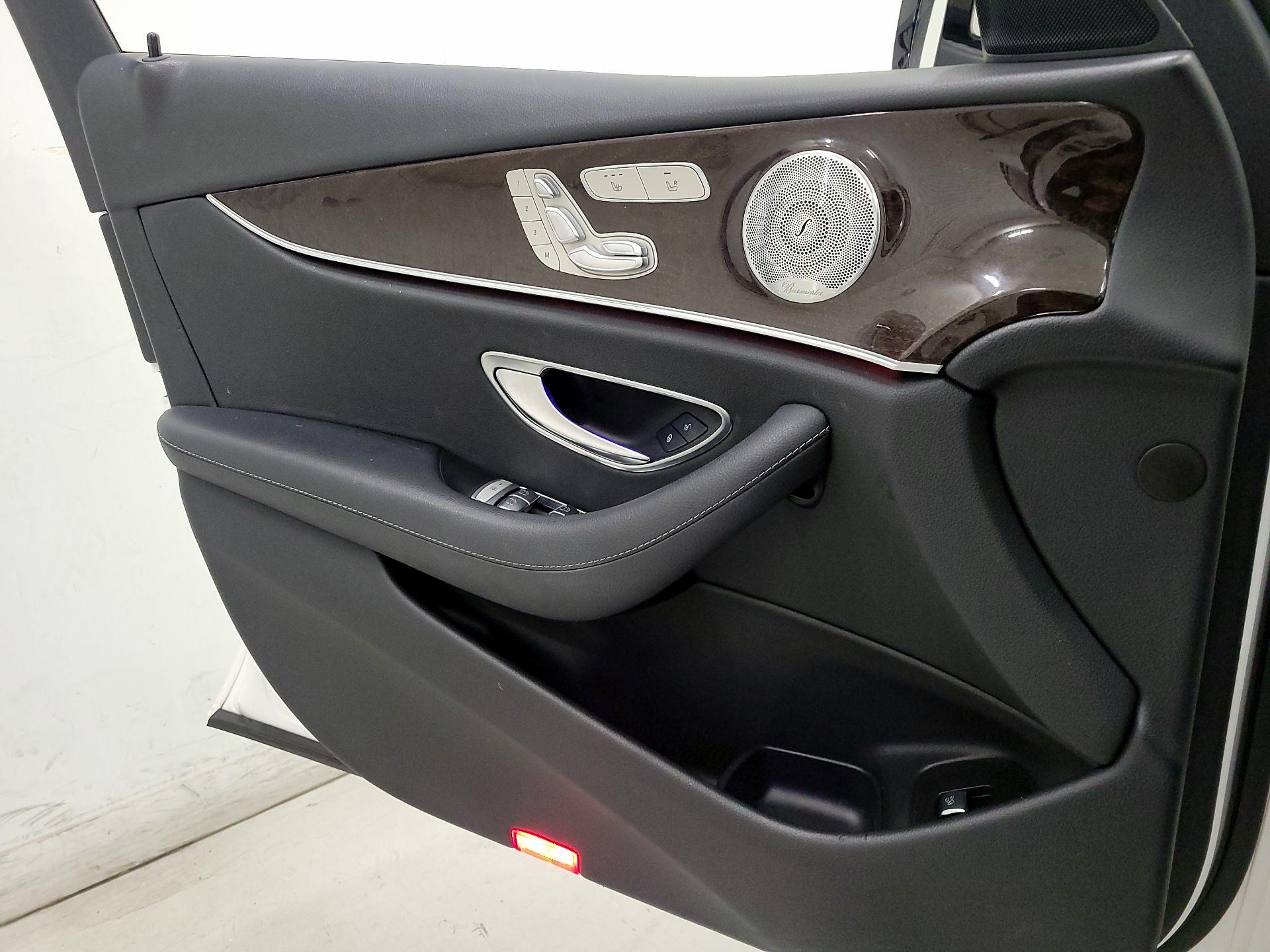 Thumbnail: 2020 Mercedes-Benz E-Class - 12