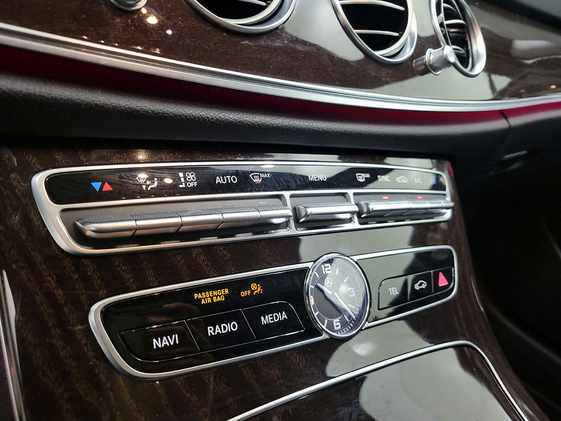 Thumbnail: 2020 Mercedes-Benz E-Class - 16