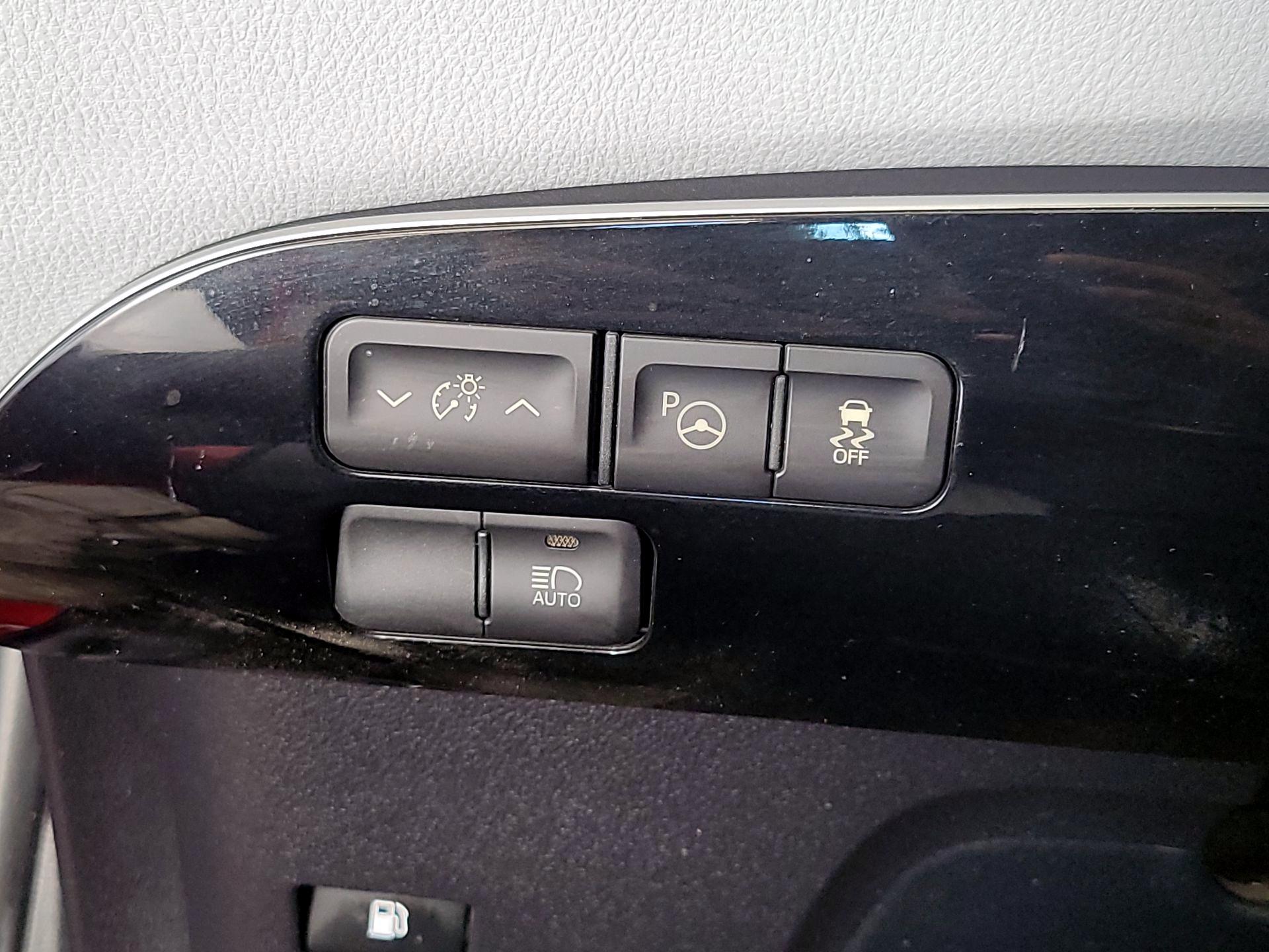 Thumbnail: 2017 Toyota Prius - 13