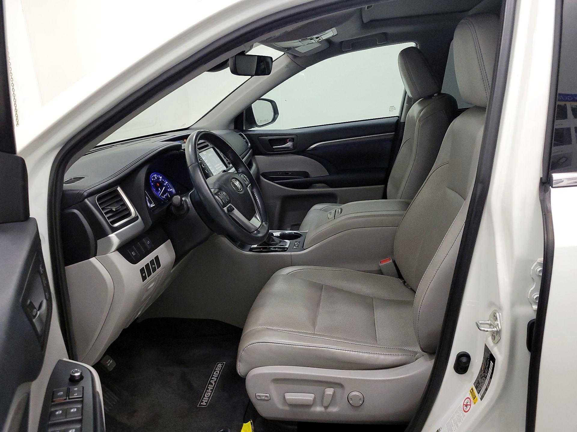 Thumbnail: 2019 Toyota Highlander - 11