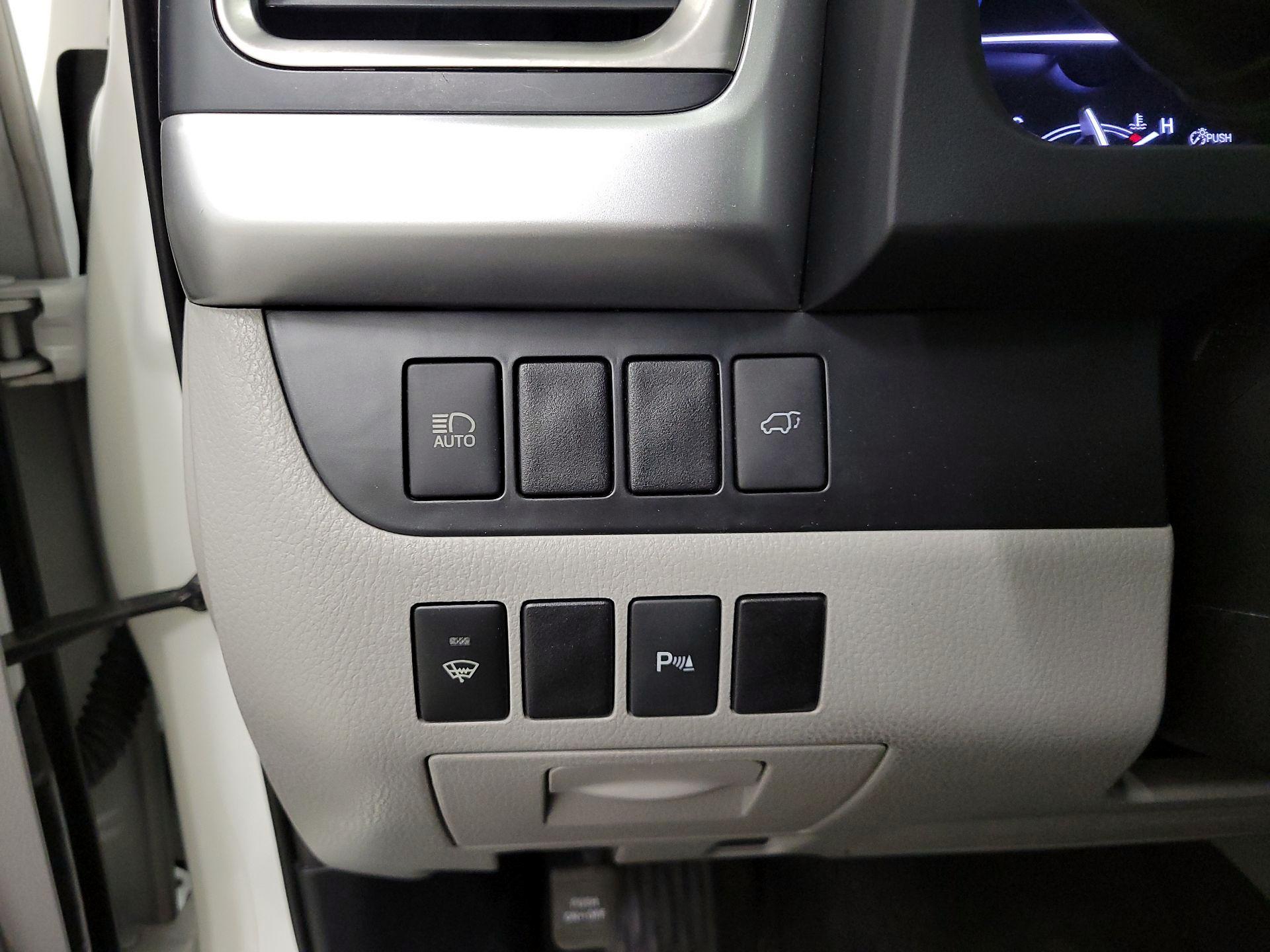 Thumbnail: 2019 Toyota Highlander - 13