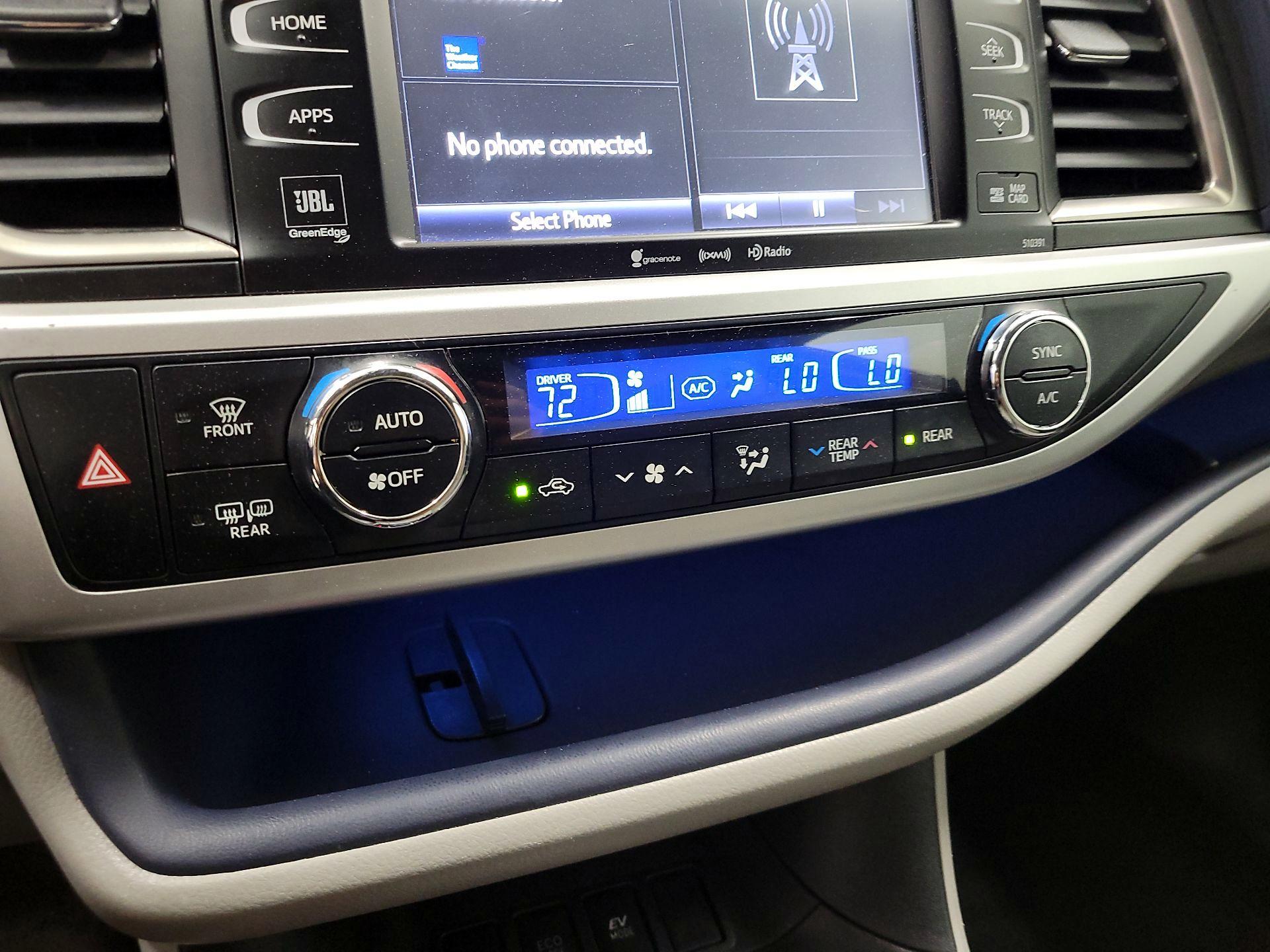 Thumbnail: 2019 Toyota Highlander - 16