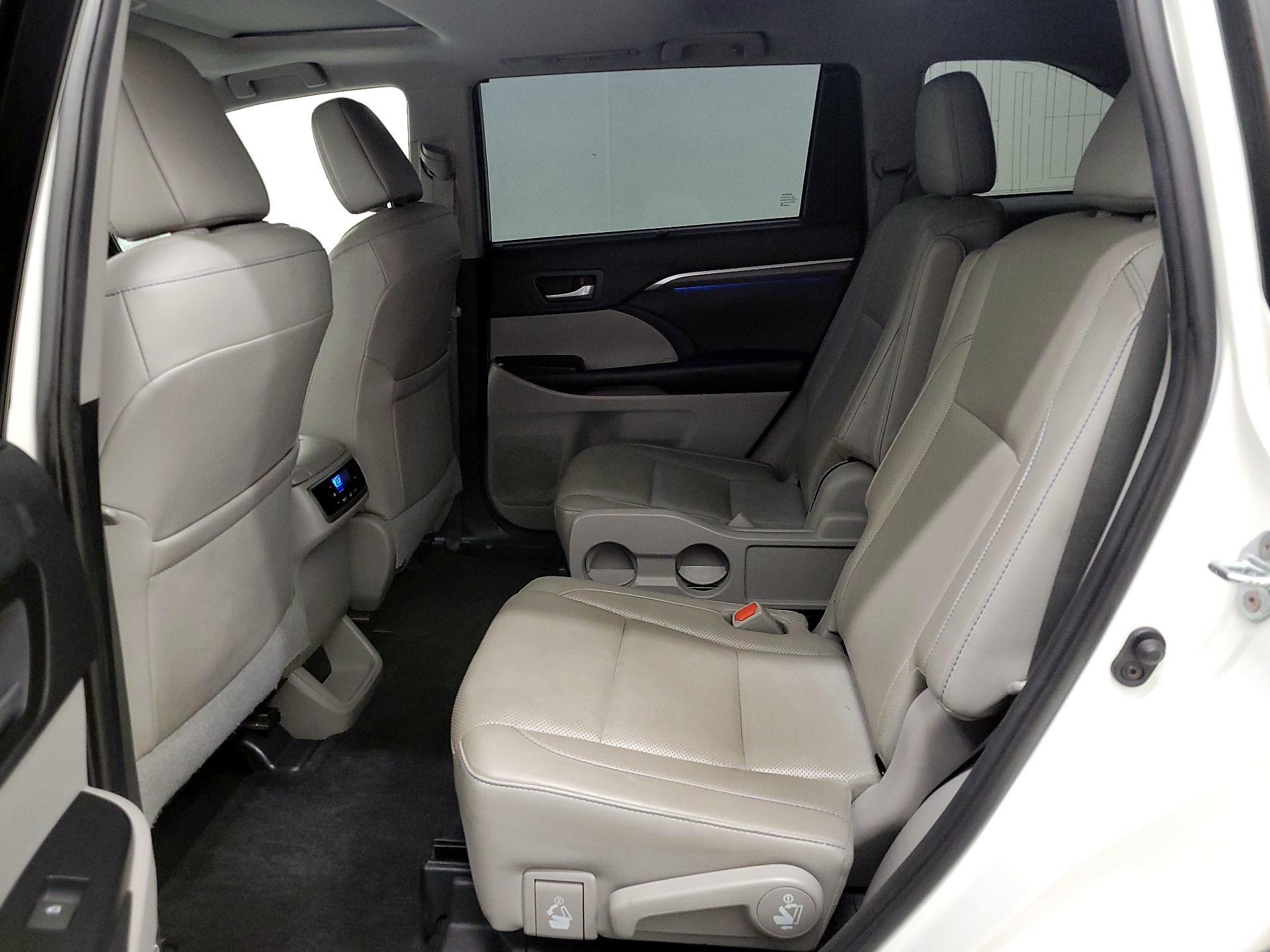 Thumbnail: 2019 Toyota Highlander - 18