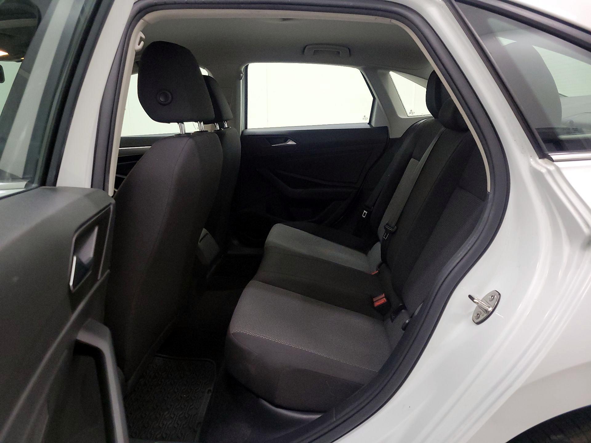 Thumbnail: 2019 Volkswagen Jetta - 18